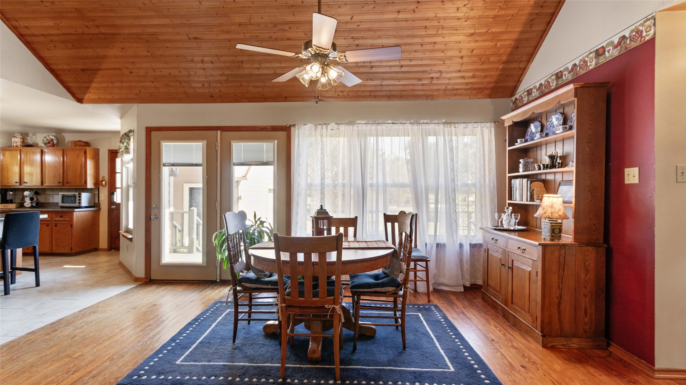 Quaint Dining Area