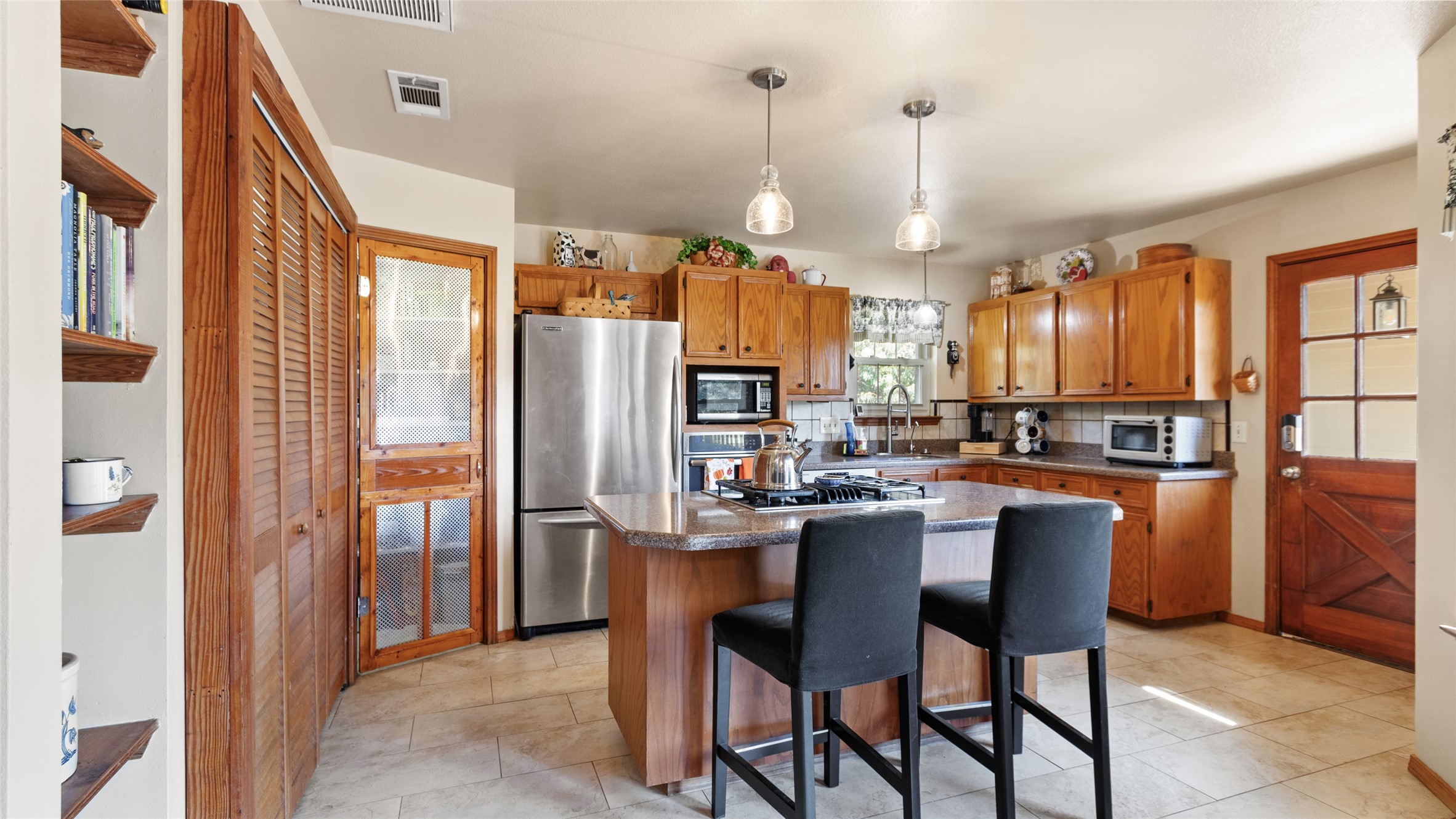 Your eat-in kitchen with the breakfast bar!