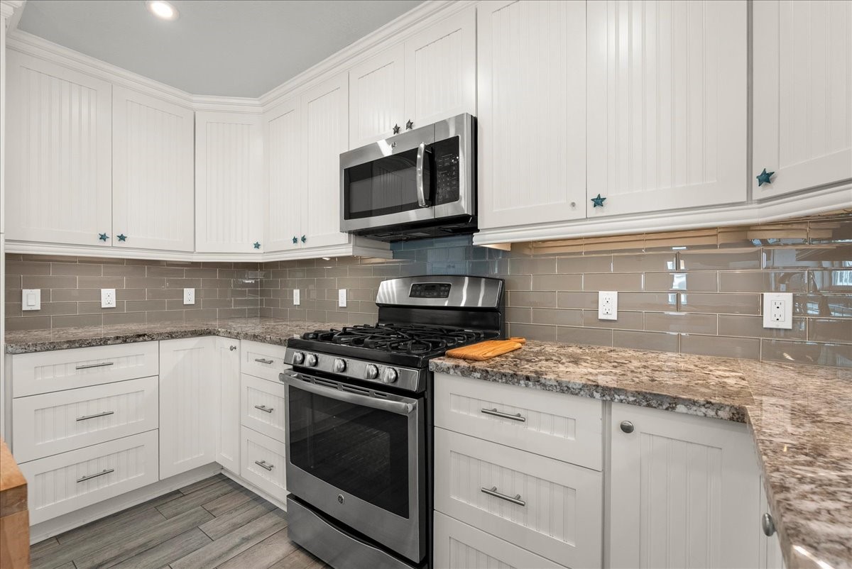 1172 Sailfish Street, Hitchcock, TX 77563