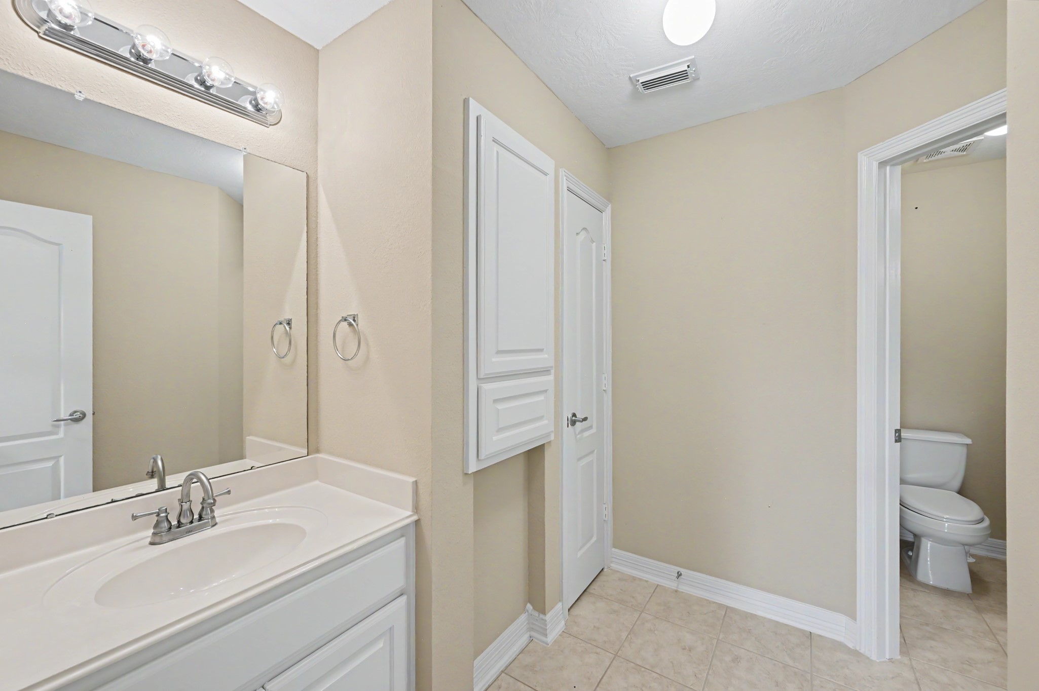 Upstairs bath 3