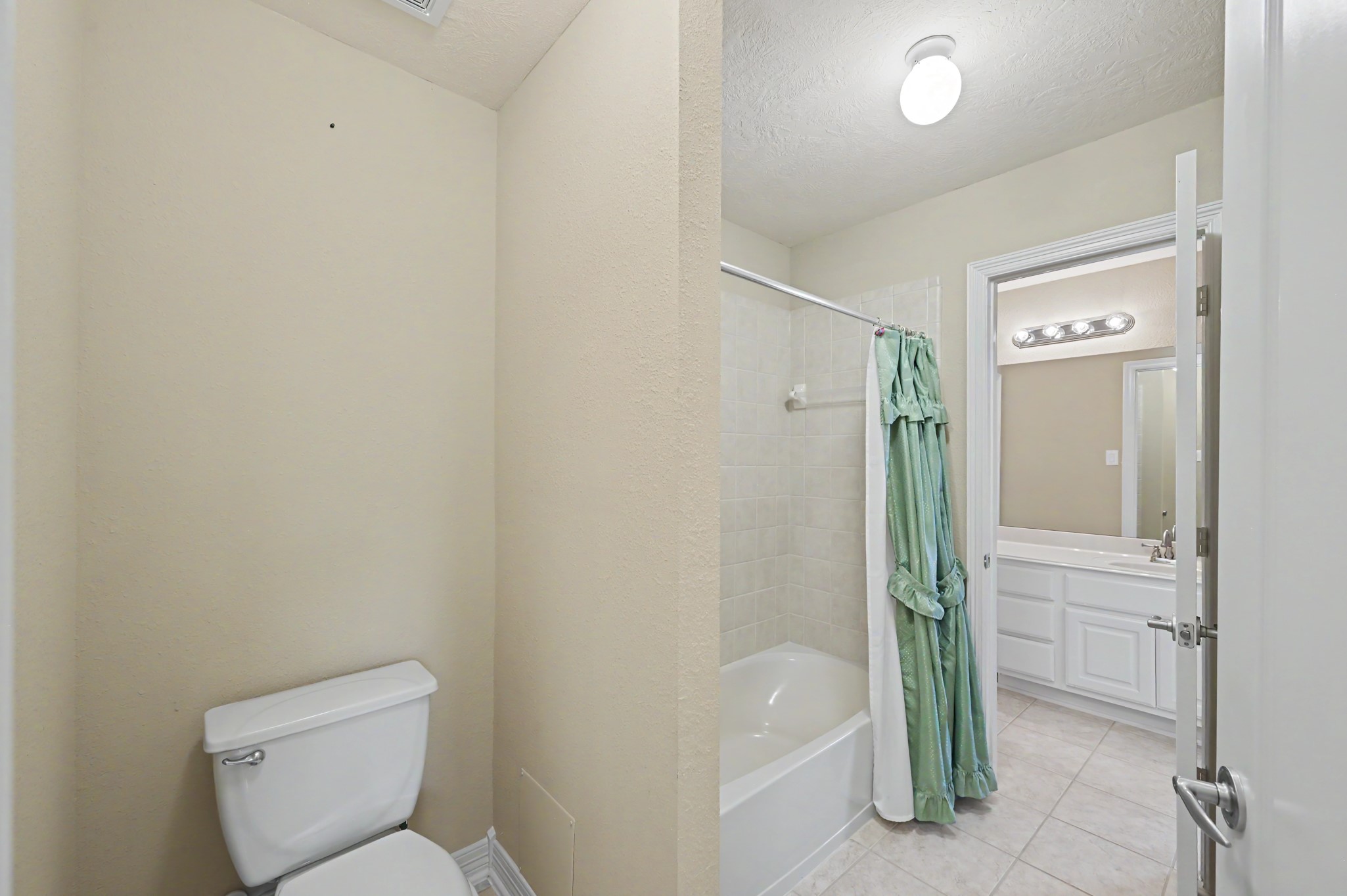 Upstairs bath 2