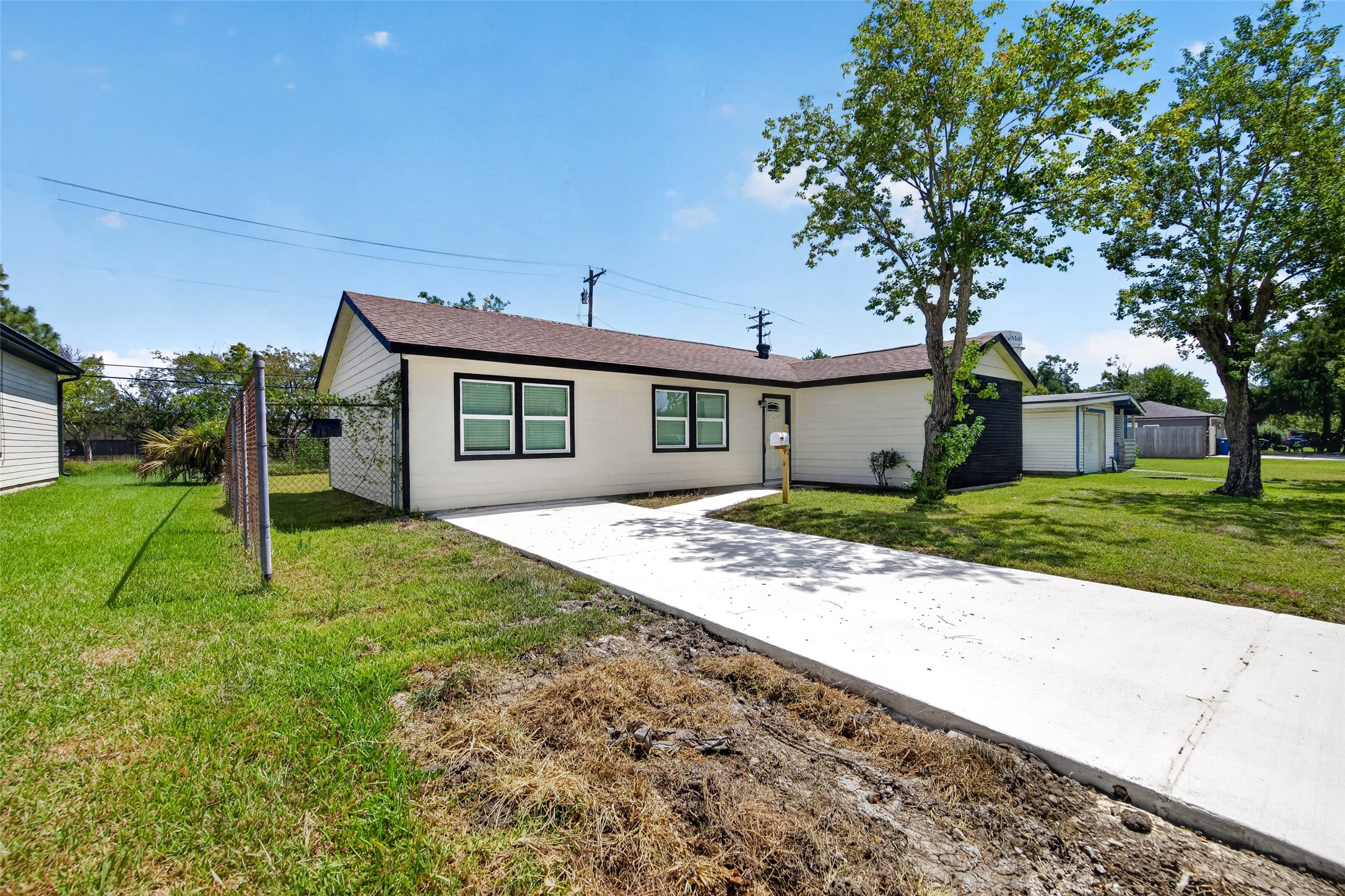 1302 Appomattox Drive, Texas City, TX 77591