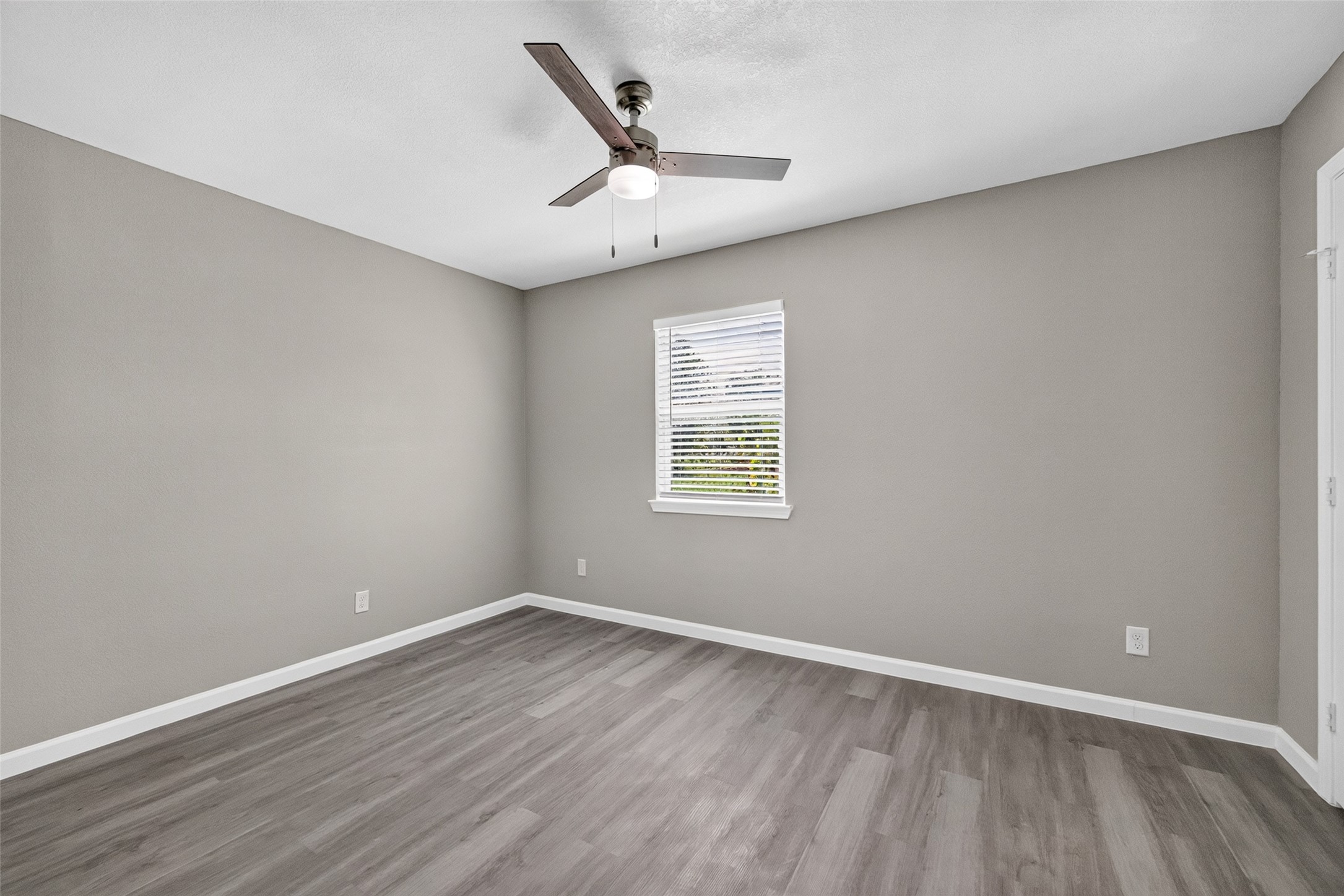 Huge Bedroom 2 with ceiling fan