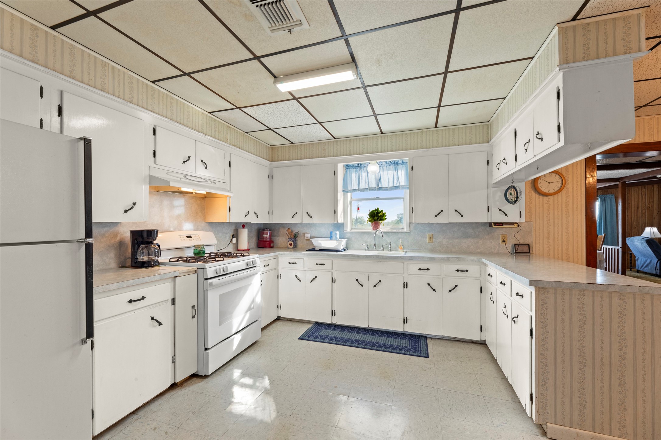 Spacious kitchen