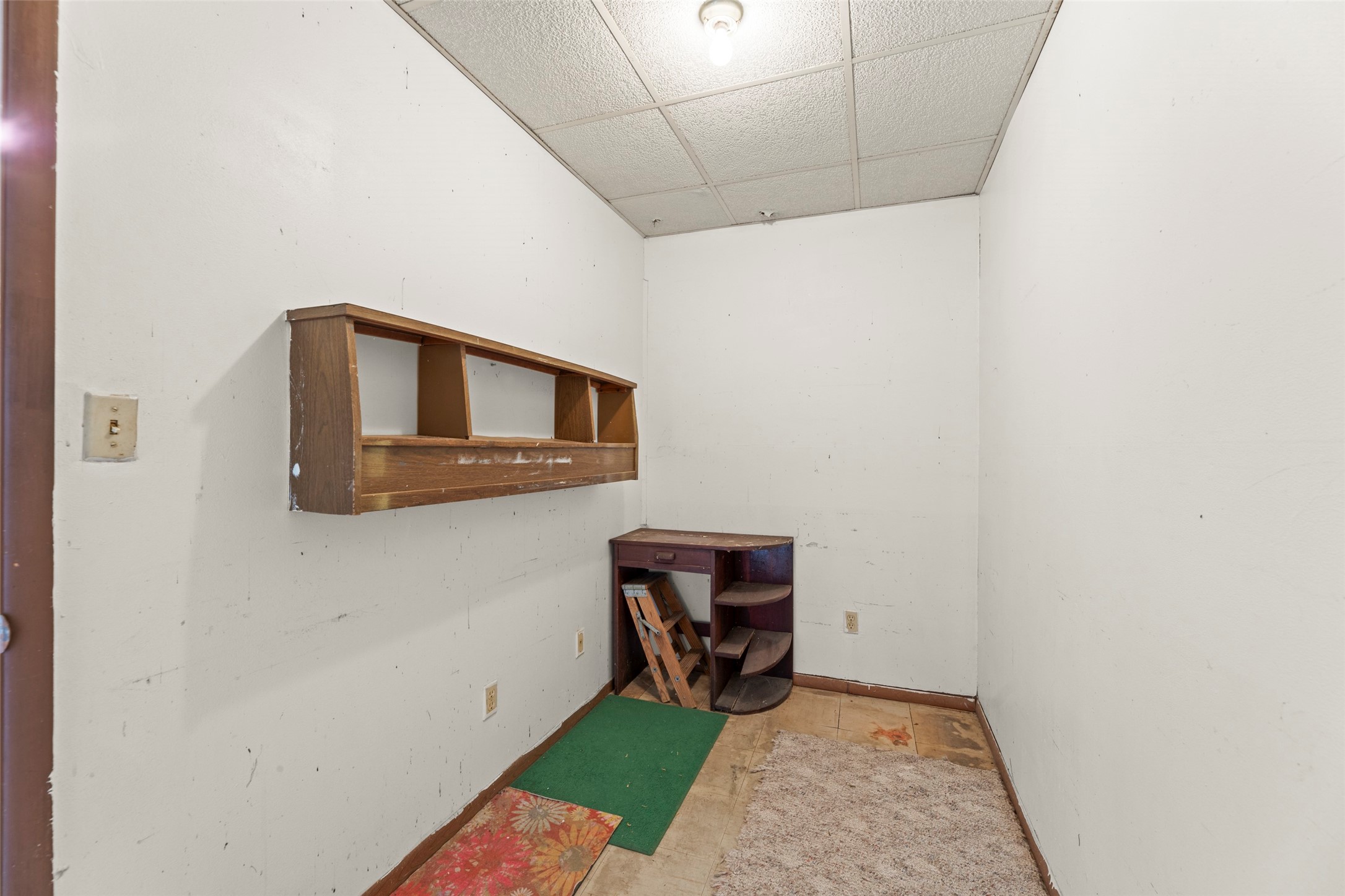 Office/workshop in utility room building