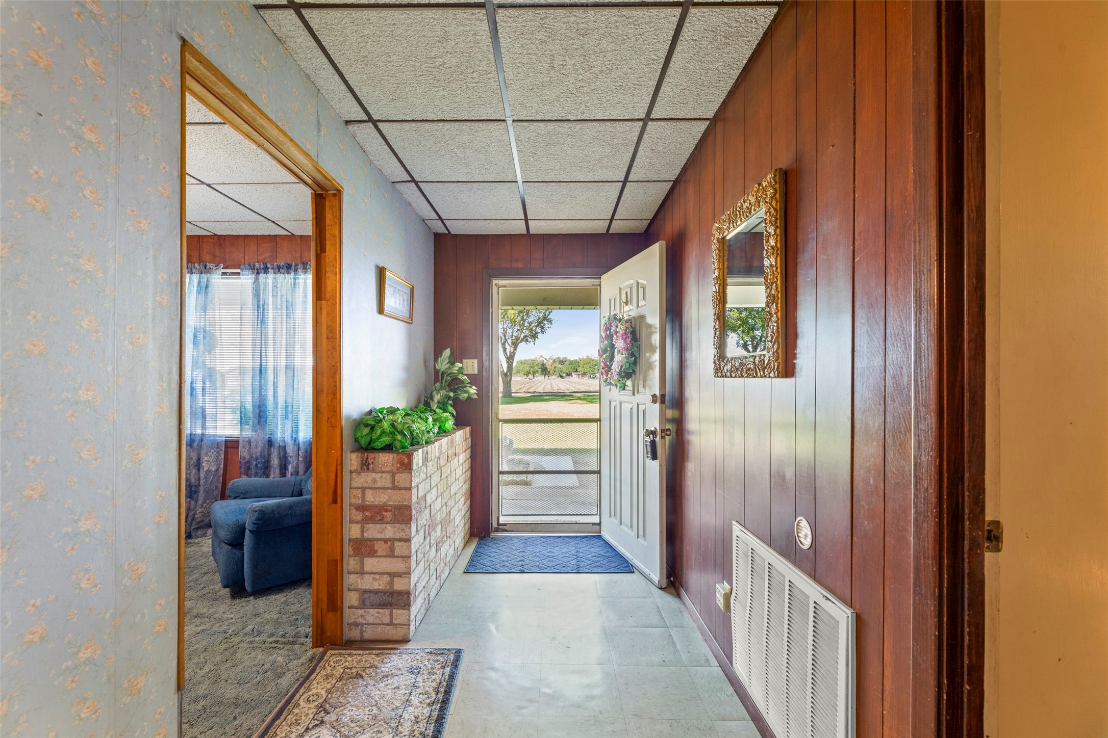 Front entry foyer