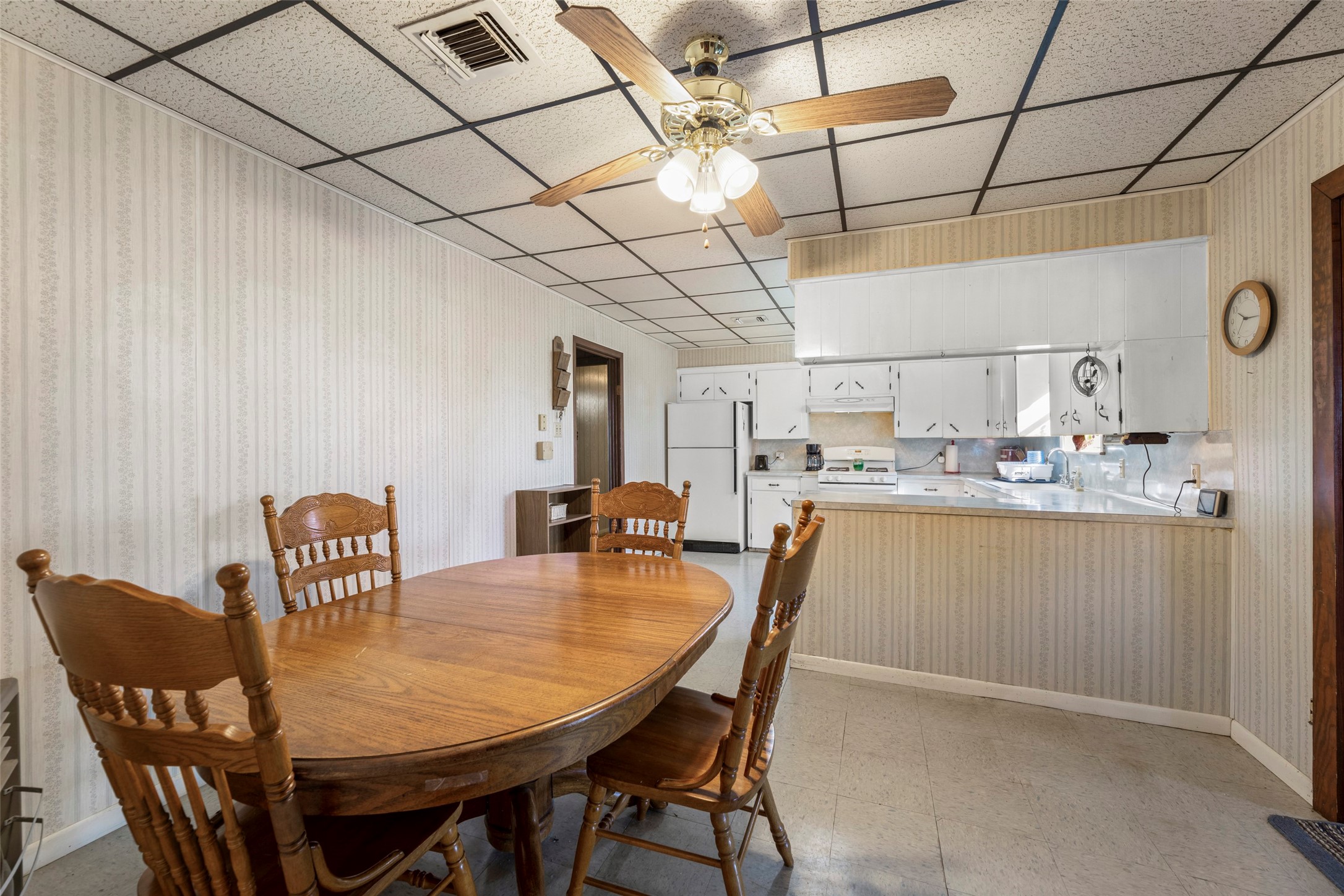 Breakfast area looking into kitchen