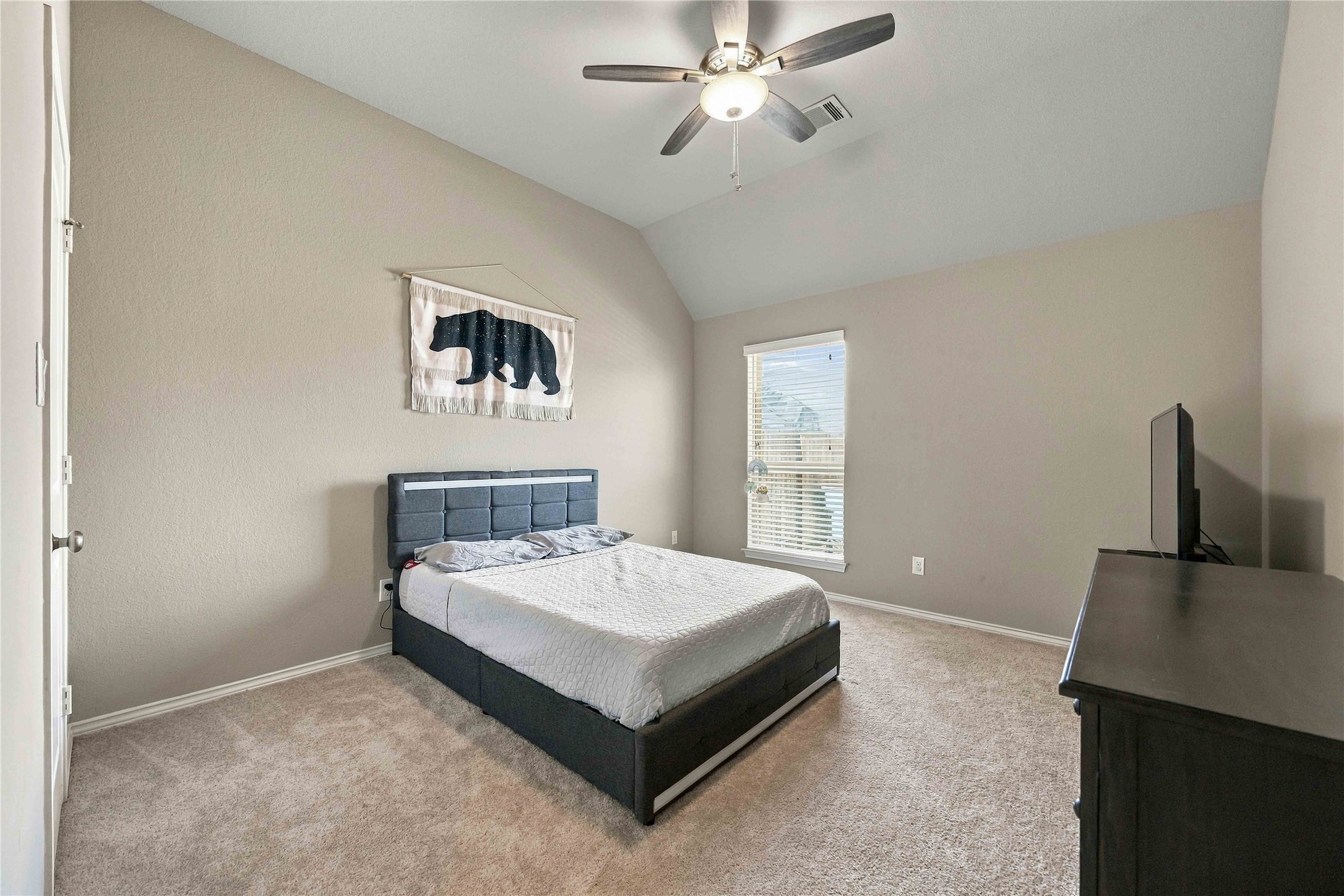 Spacious secondary bedroom Spacious secondary bedroom