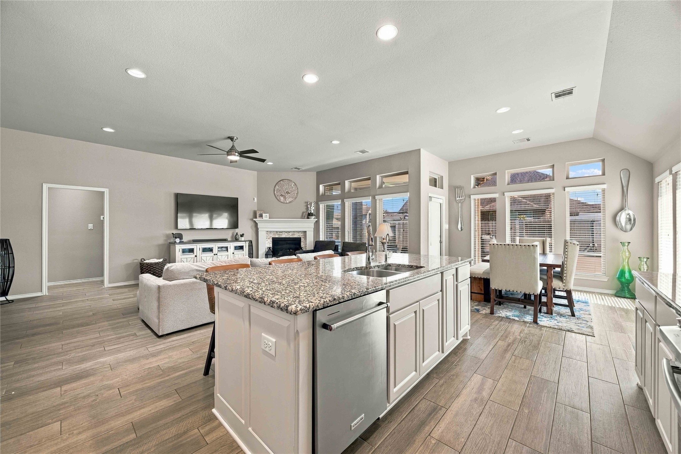 5111 Blue Canoe Road, Manvel, TX 77578