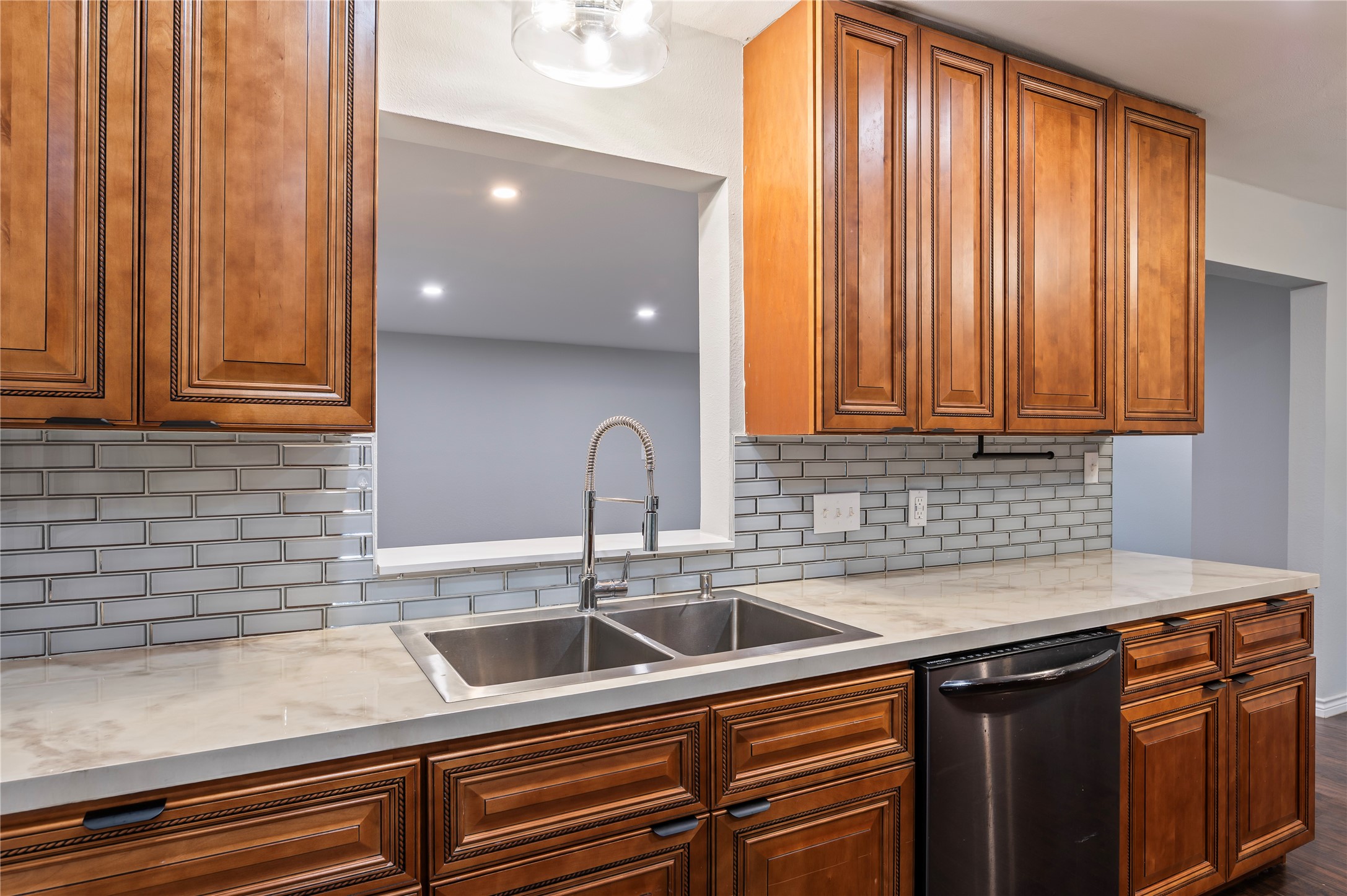423 Elmo Street, La Marque, TX 77568