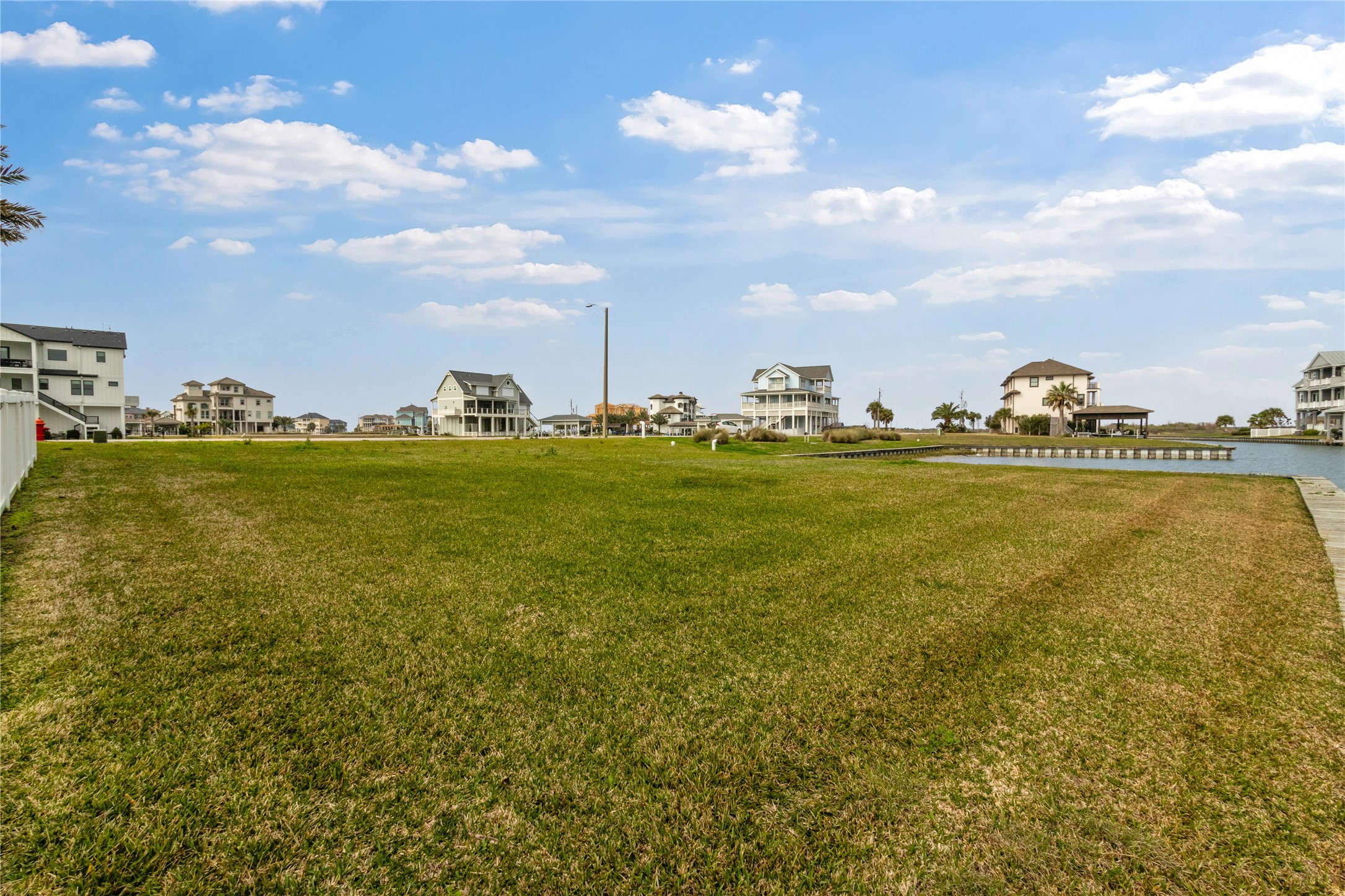 9 Ramrod, Hitchcock, TX 77563