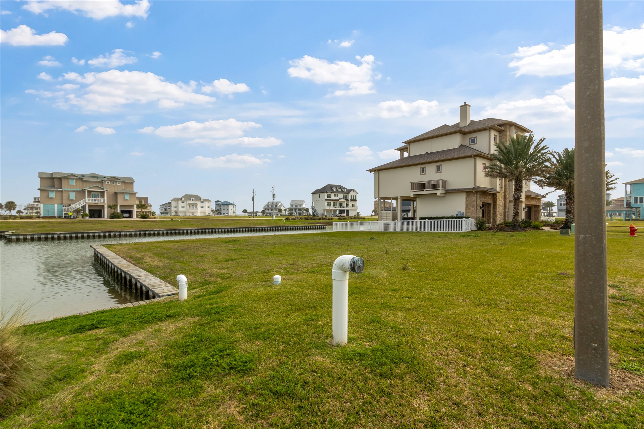 9 Ramrod, Hitchcock, TX 77563