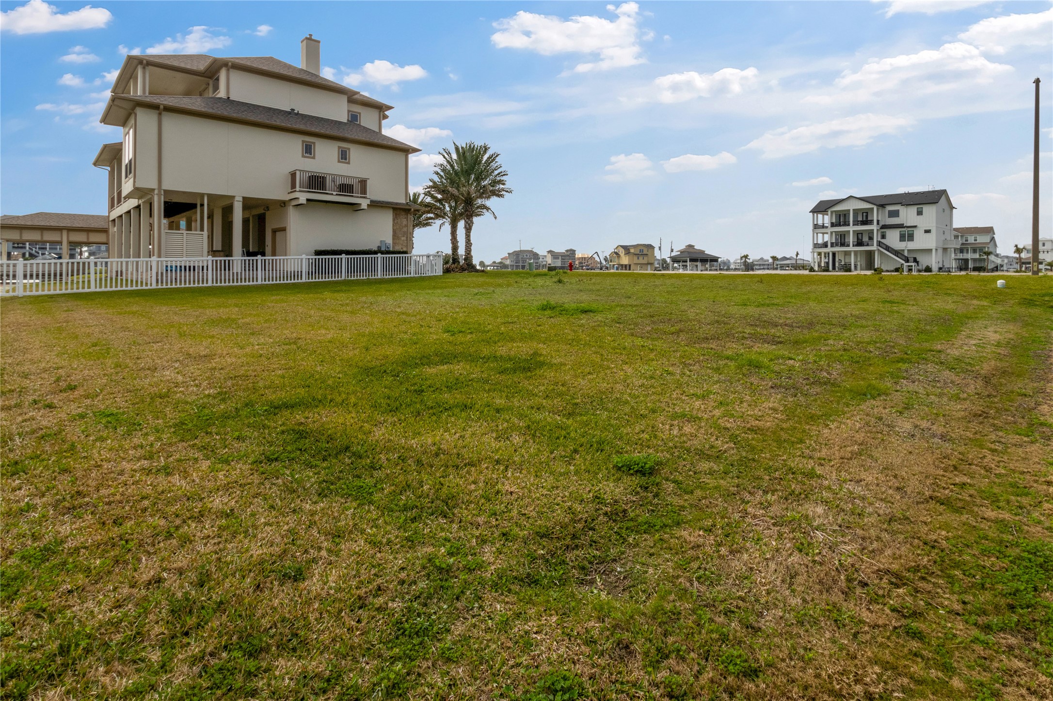 9 Ramrod, Hitchcock, TX 77563