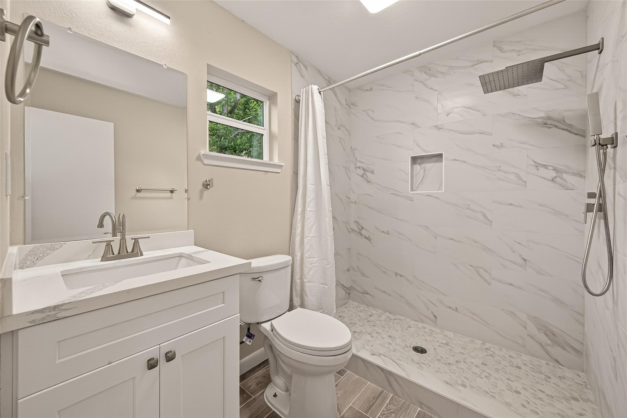 11206 Huggins Drive, Houston, TX 77035 11206 Huggins Drive, Houston, TX 77035