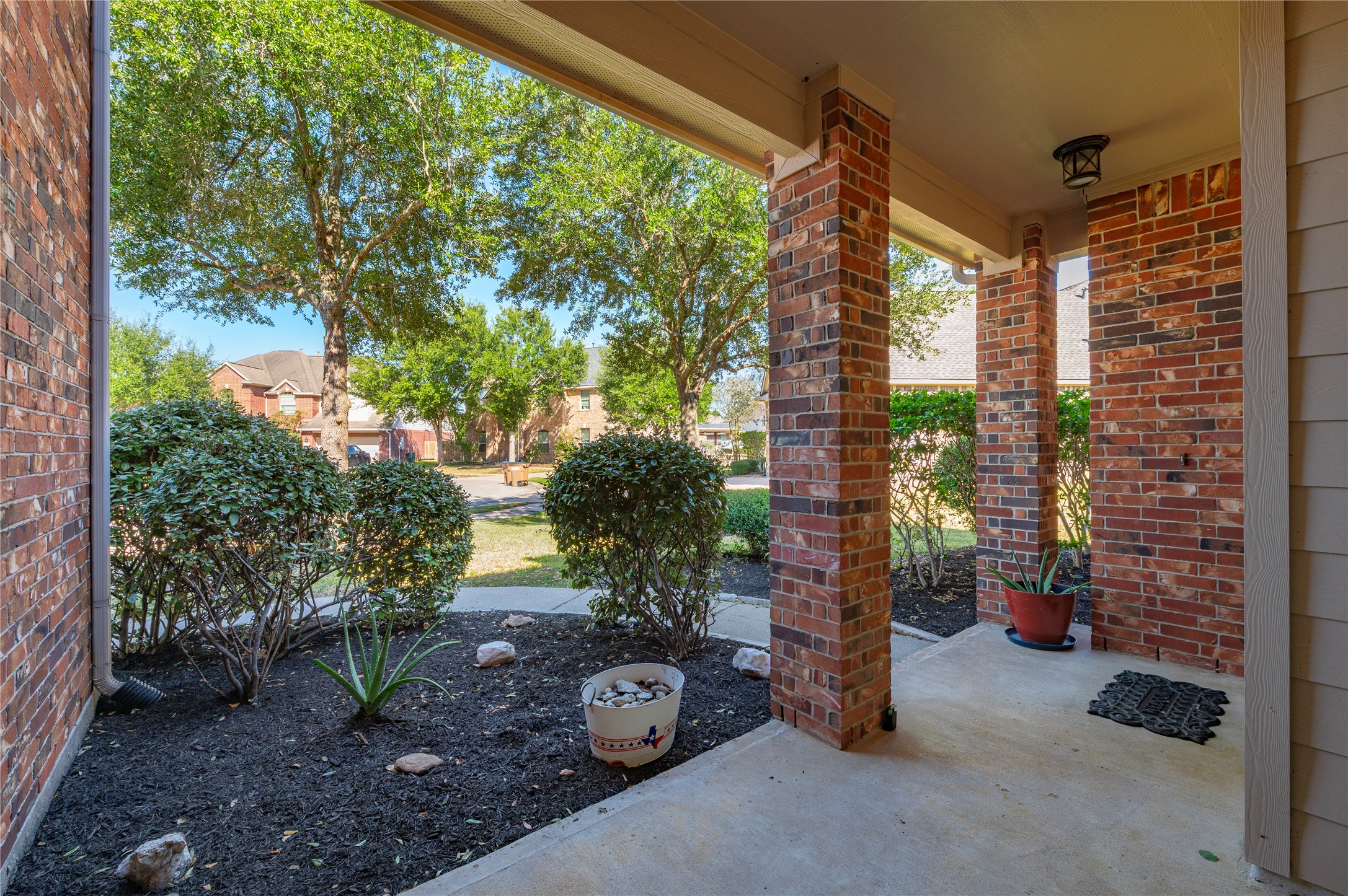 The covered front porch with brick columns is a relaxing spot to enjoy the view of the cul-de-sac. The covered front porch with brick columns is a relaxing spot to enjoy the view of the cul-de-sac.