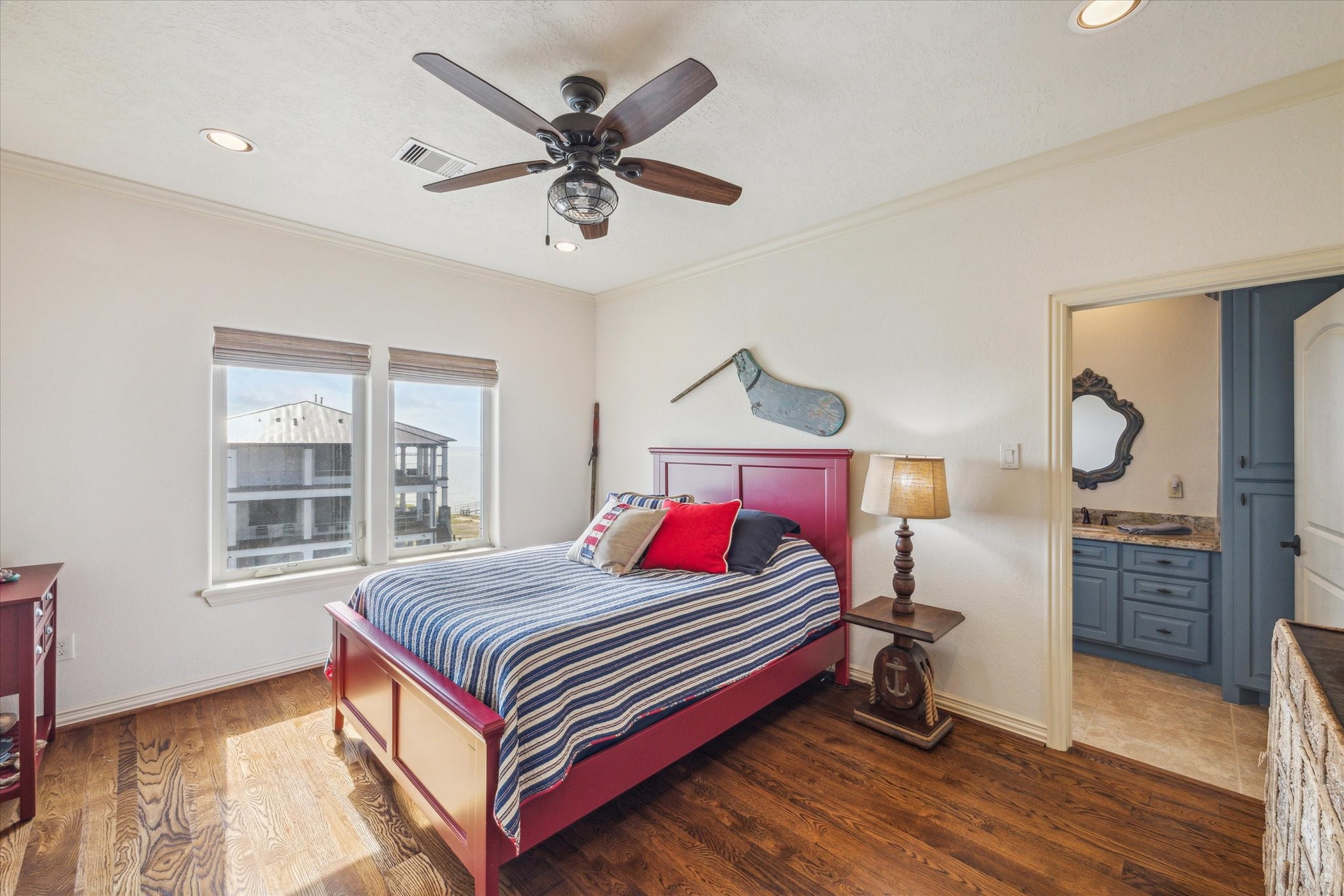 Second guest bedroom with ensuite bathroom