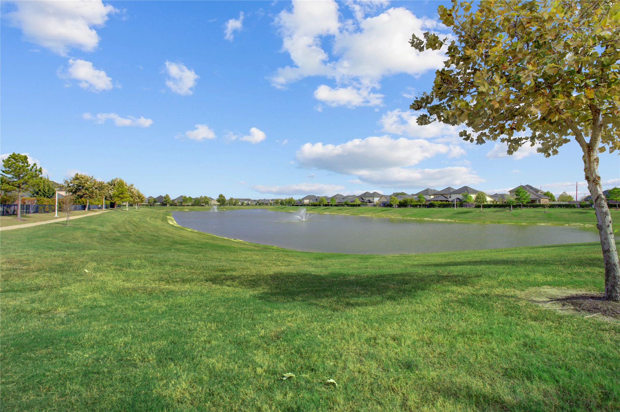 Picture peaceful evening walks beside the neighborhood lake, complete with a picturesque fountain and open green space.