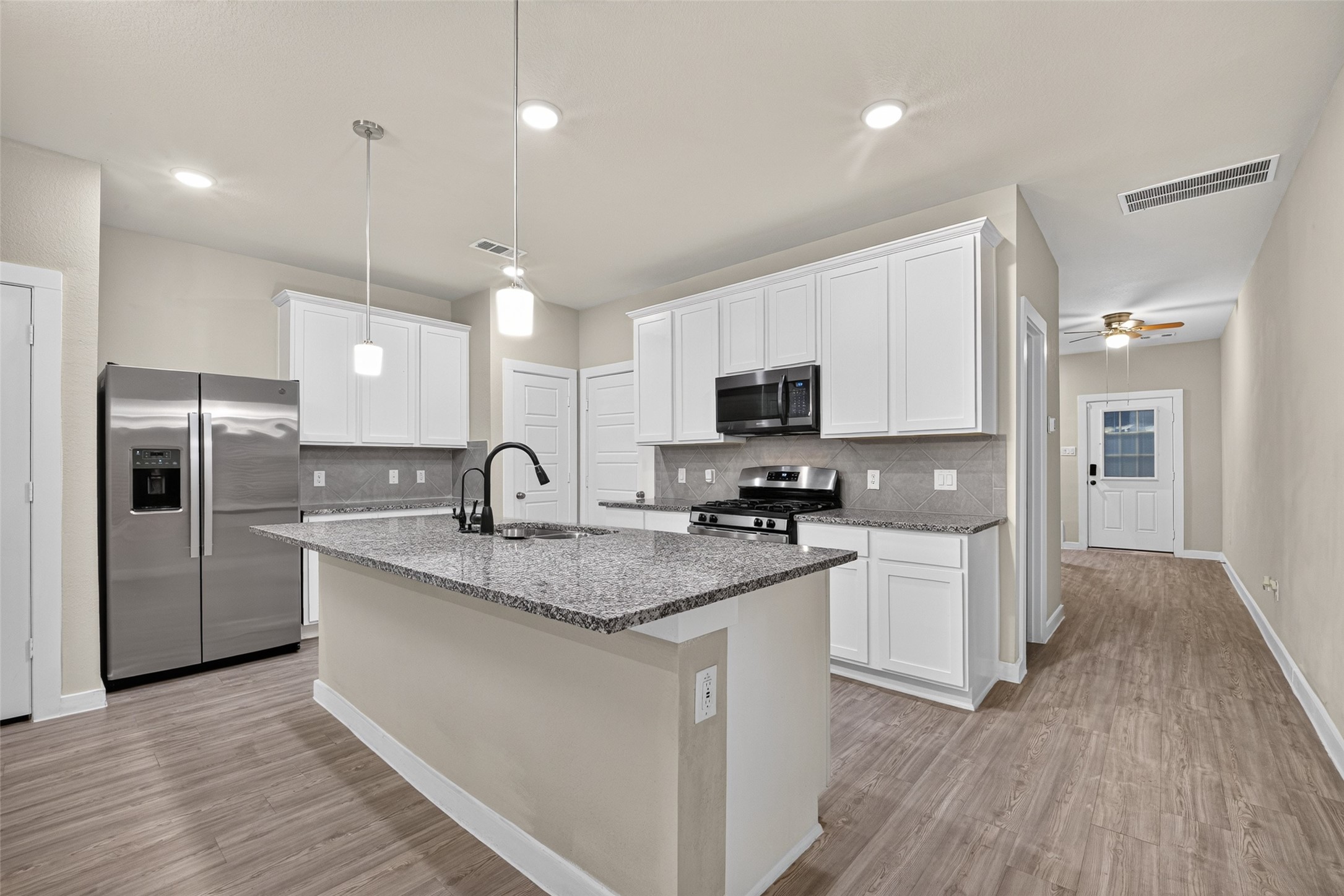 26300 Astral Way, La Marque, TX 77568