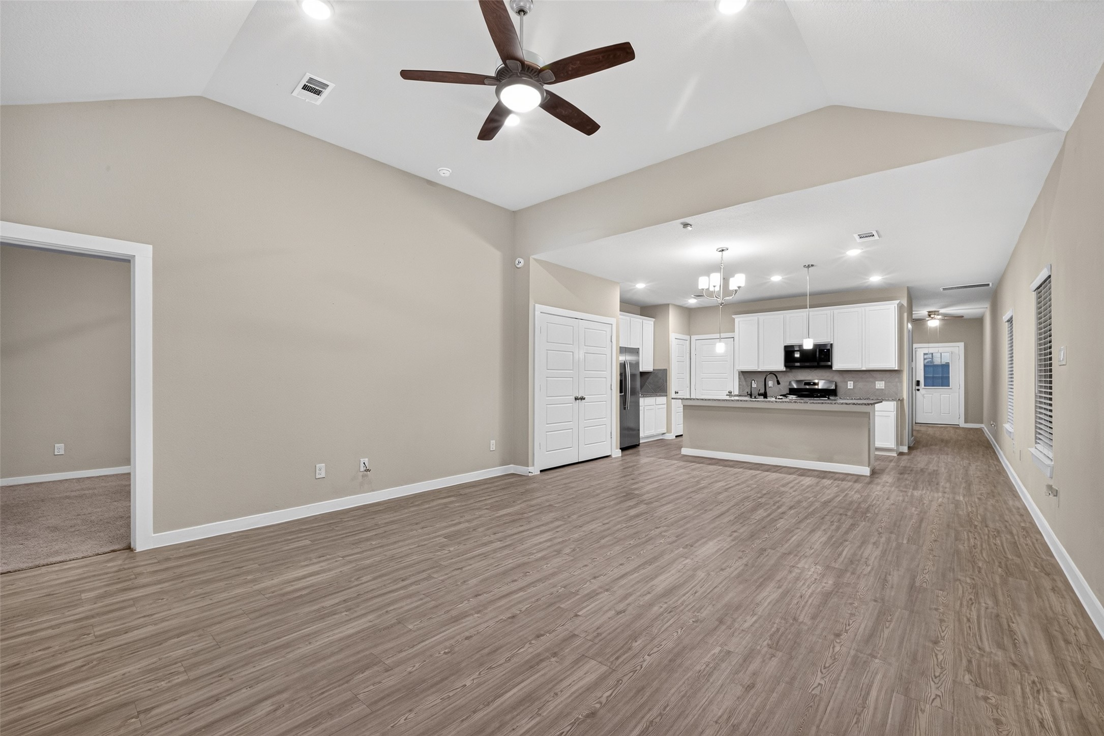 26300 Astral Way, La Marque, TX 77568