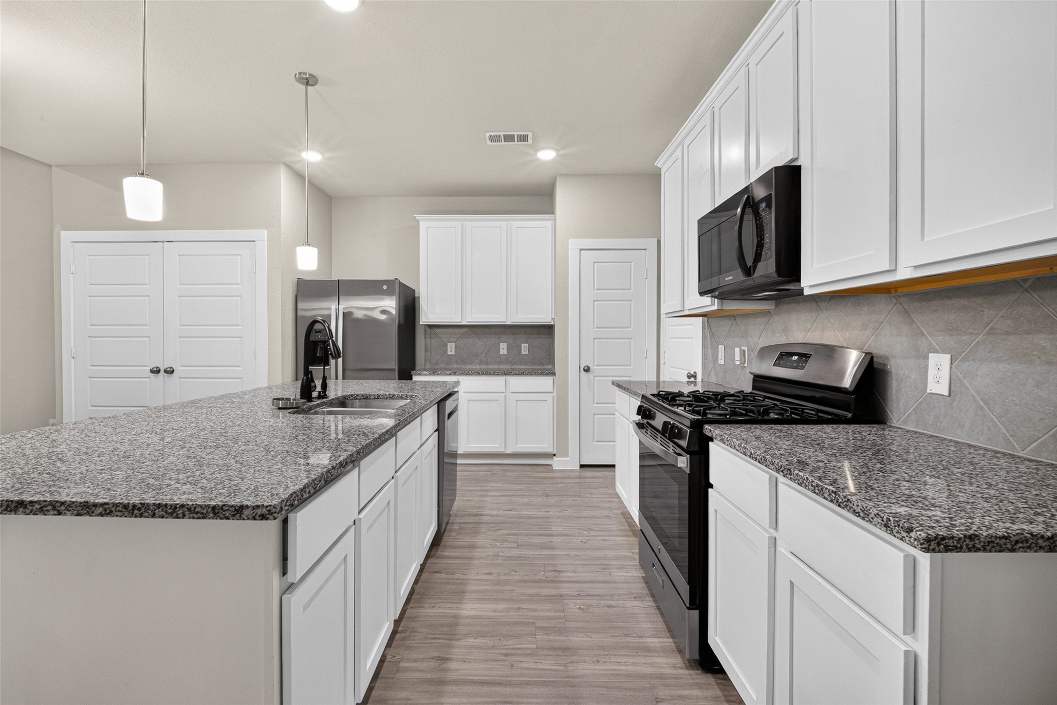 26300 Astral Way, La Marque, TX 77568
