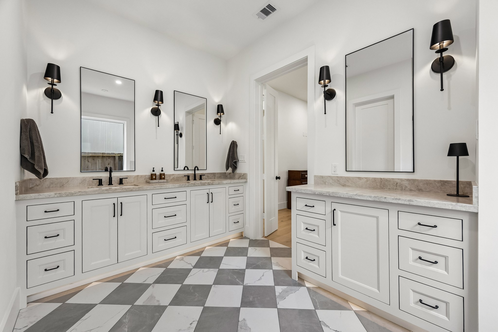 1030 Chamboard Lane, Houston, TX 77018
