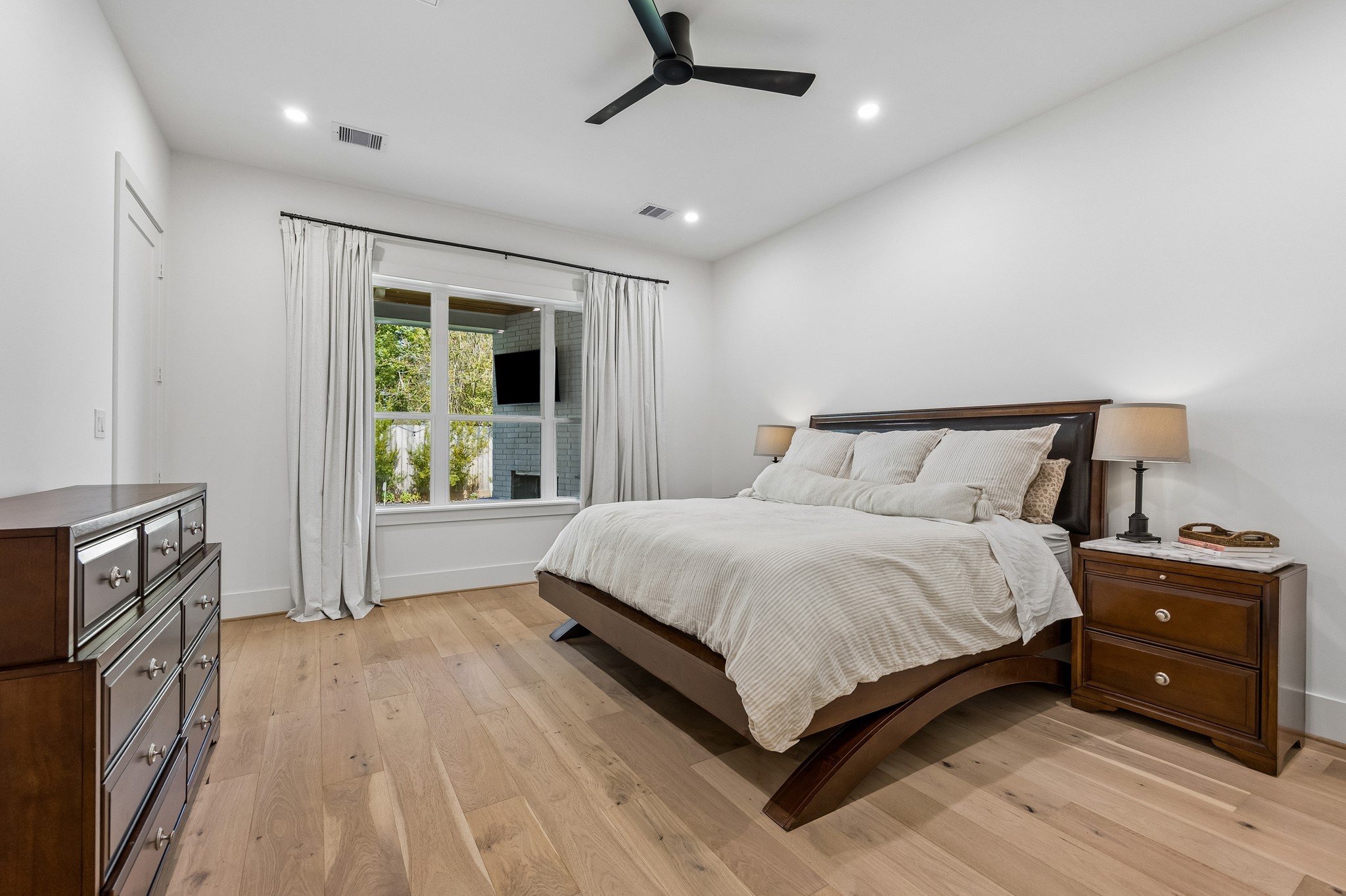 1030 Chamboard Lane, Houston, TX 77018