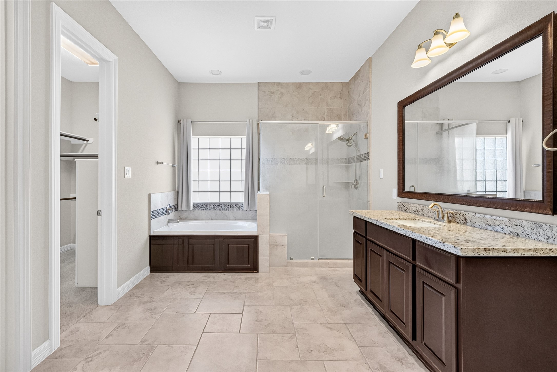 1902 Creekwood Lane, Friendswood, TX 77546