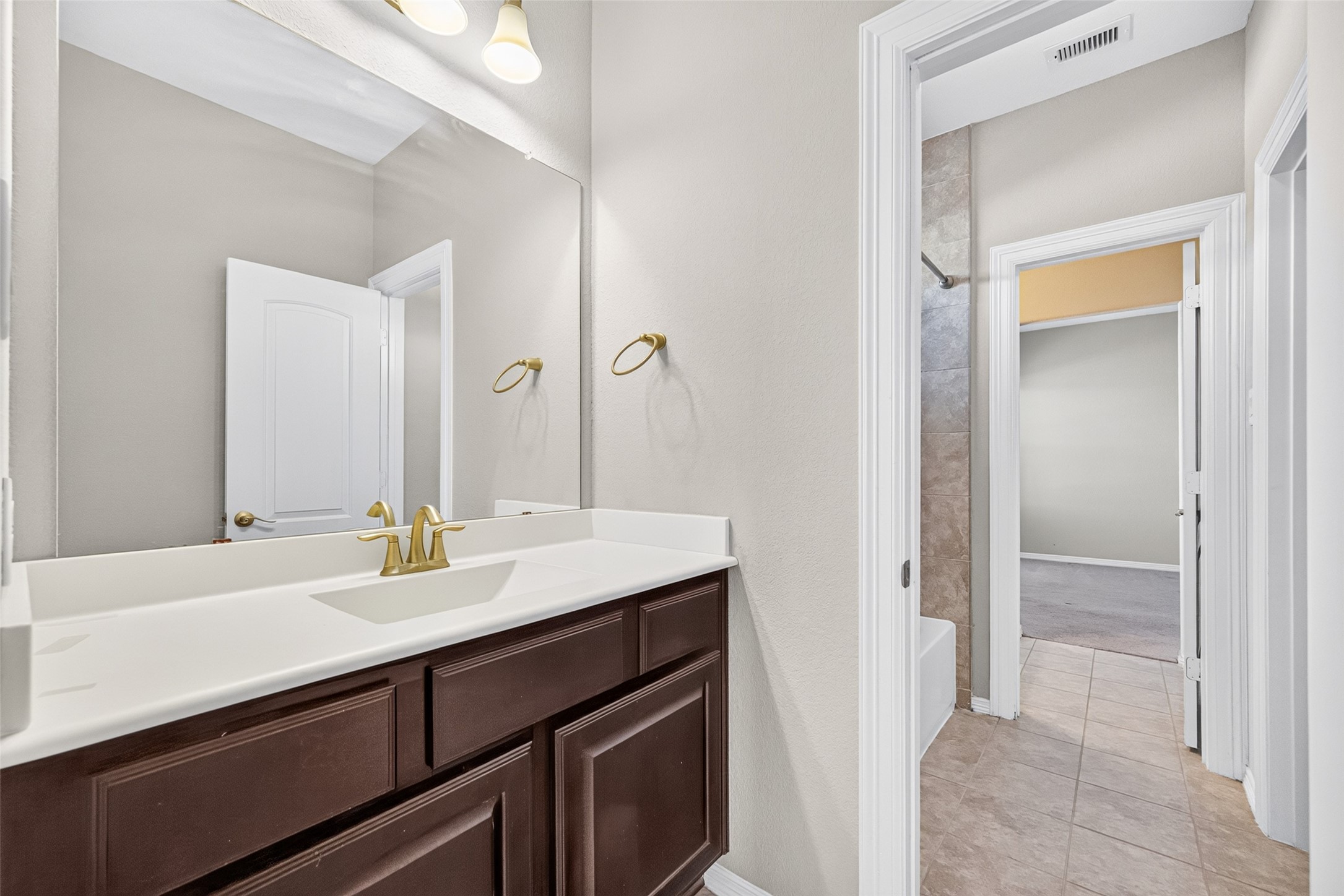 1902 Creekwood Lane, Friendswood, TX 77546