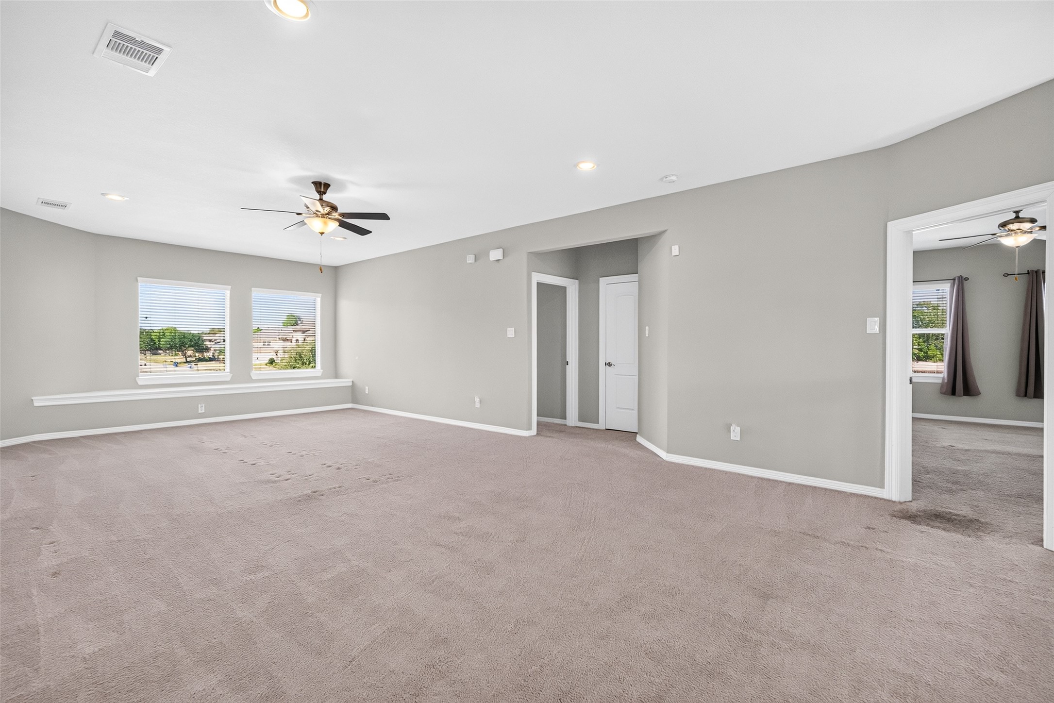 1902 Creekwood Lane, Friendswood, TX 77546
