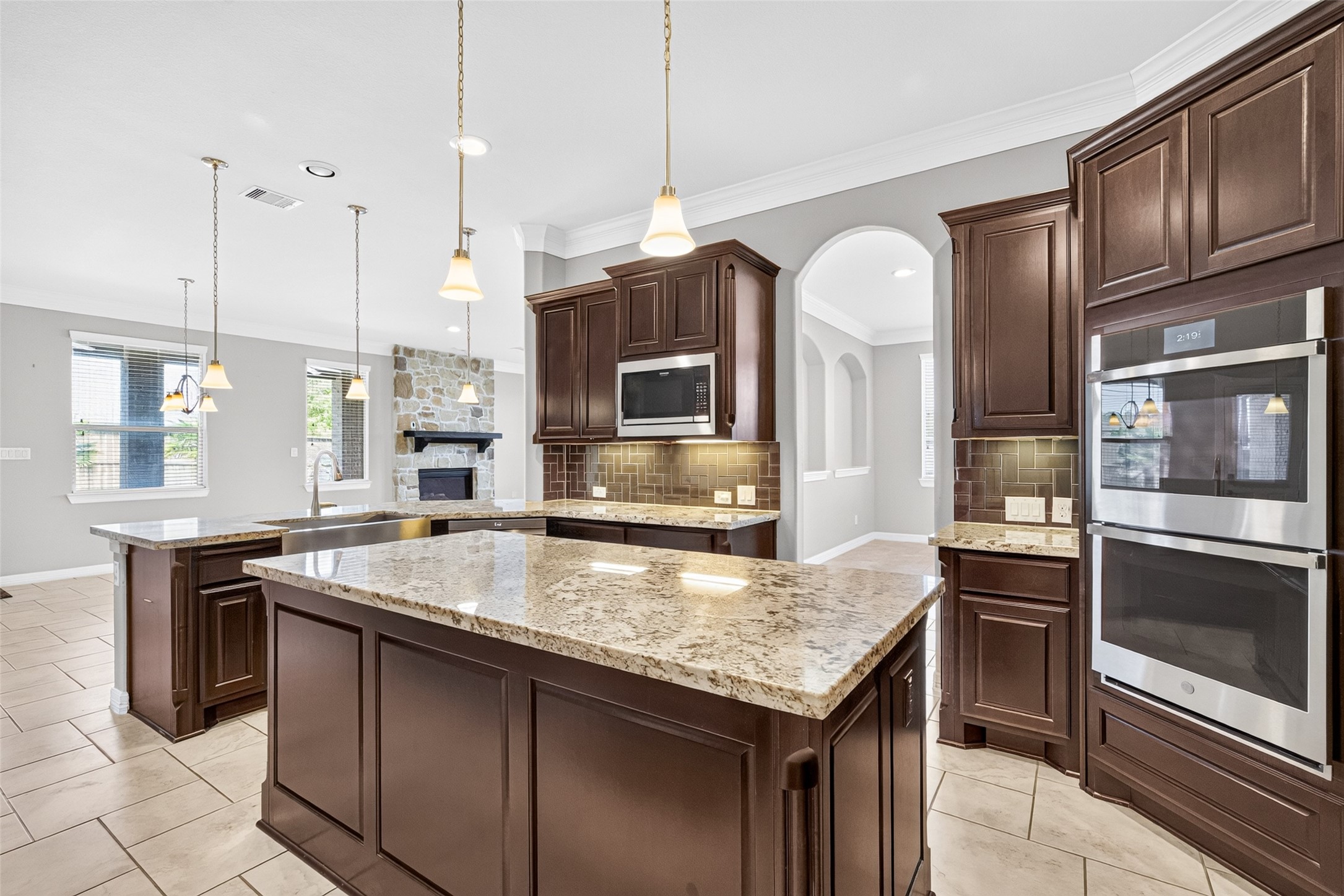 1902 Creekwood Lane, Friendswood, TX 77546