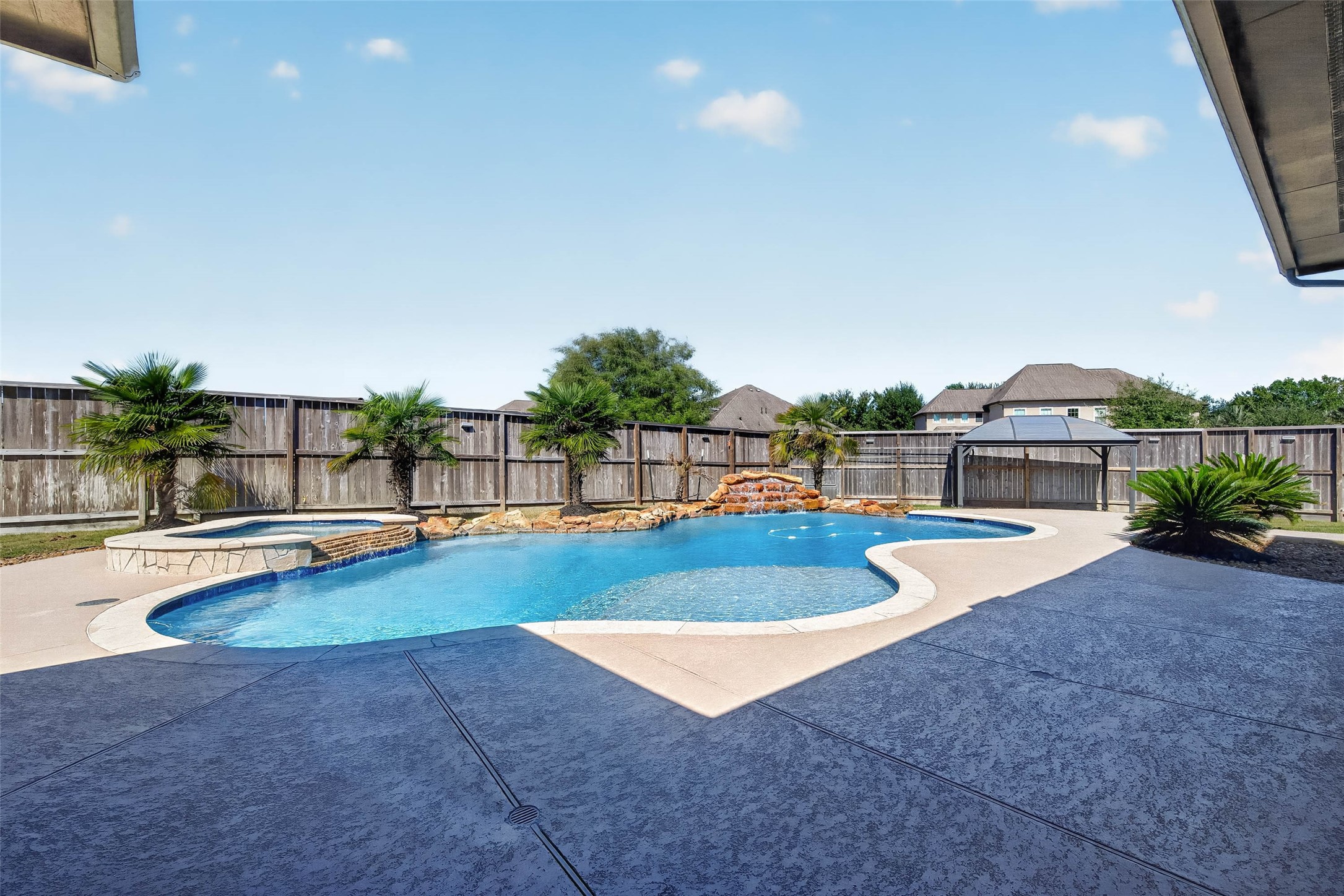 1902 Creekwood Lane, Friendswood, TX 77546