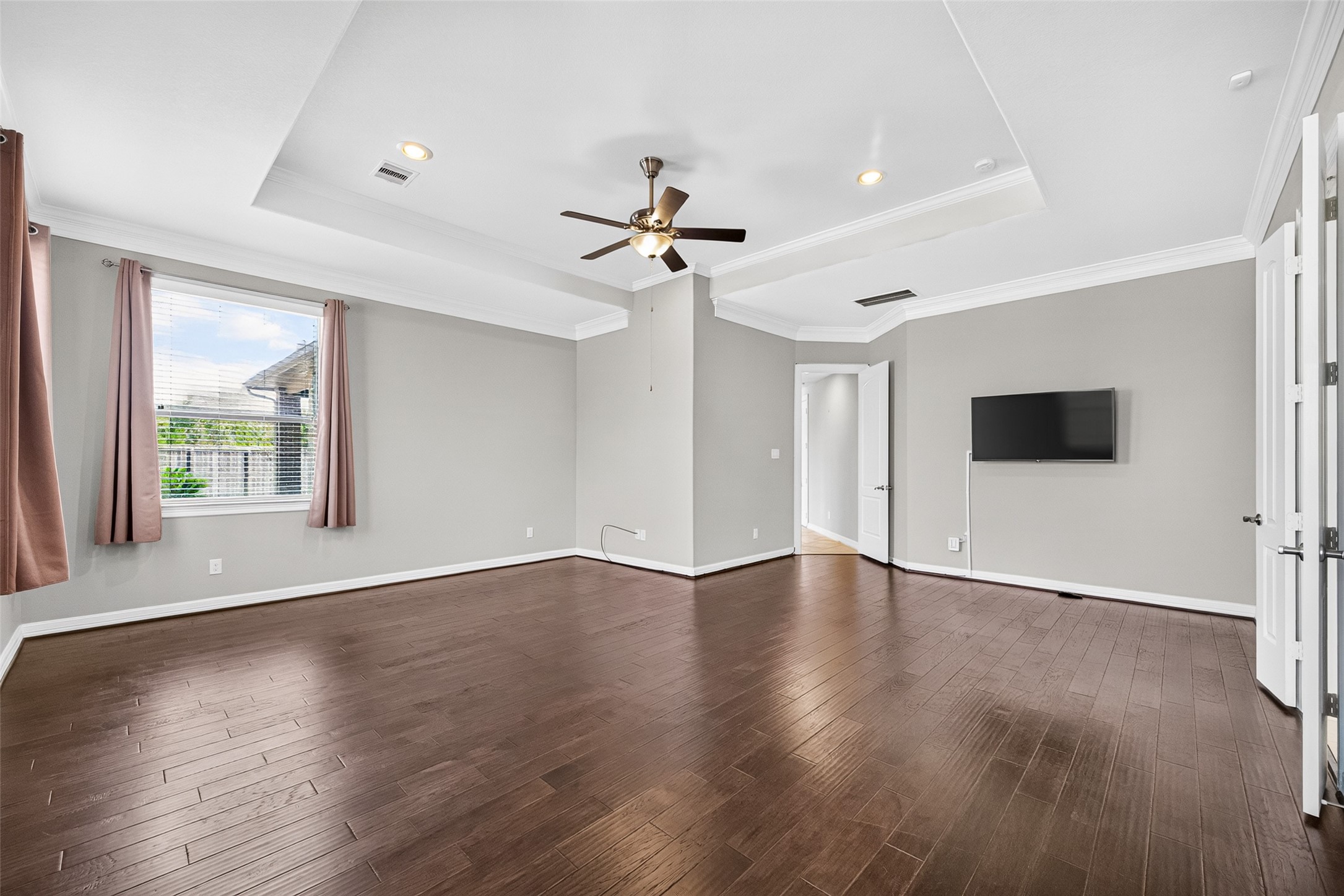 1902 Creekwood Lane, Friendswood, TX 77546