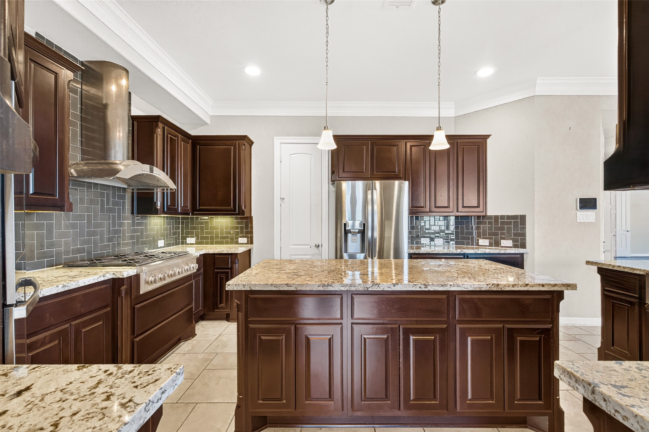 1902 Creekwood Lane, Friendswood, TX 77546
