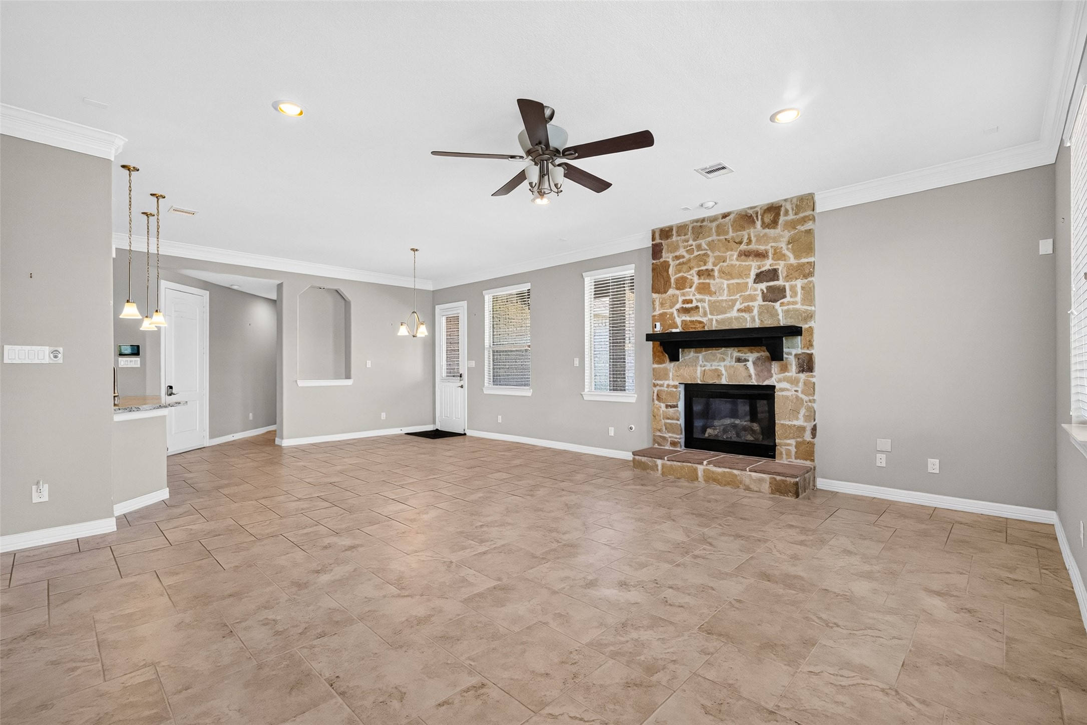 1902 Creekwood Lane, Friendswood, TX 77546