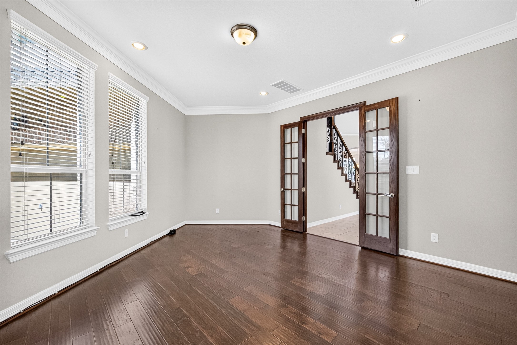 1902 Creekwood Lane, Friendswood, TX 77546