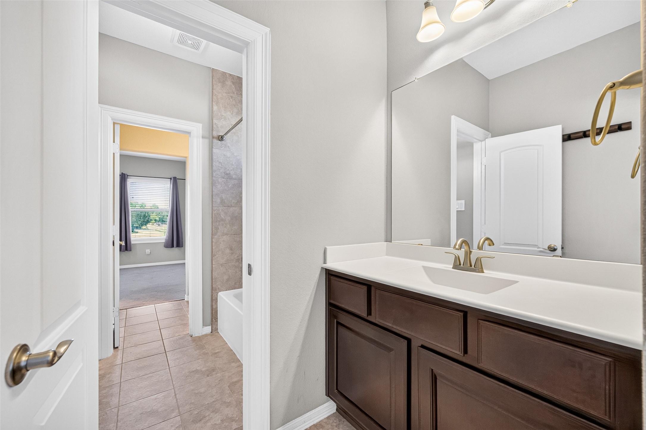1902 Creekwood Lane, Friendswood, TX 77546