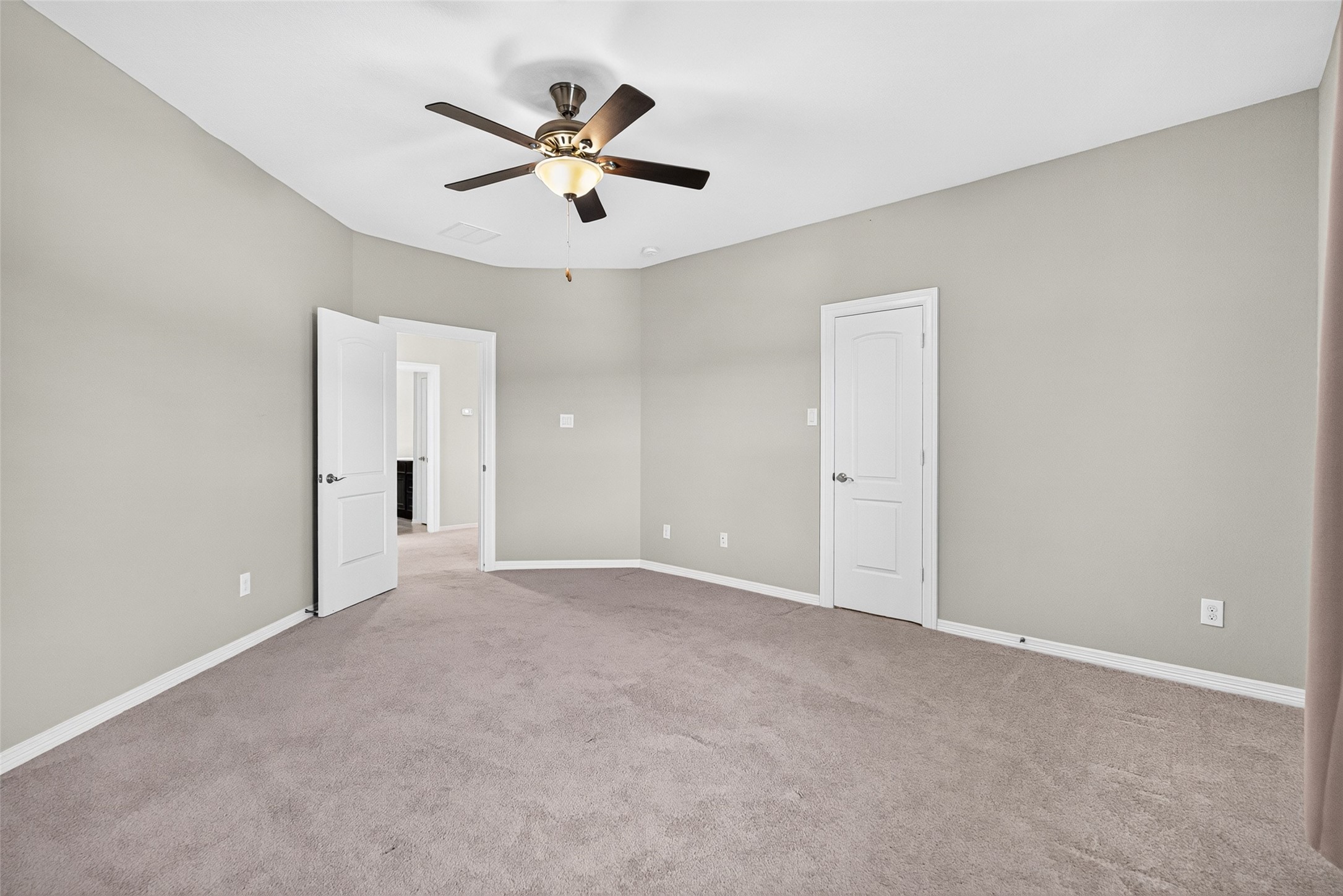 1902 Creekwood Lane, Friendswood, TX 77546