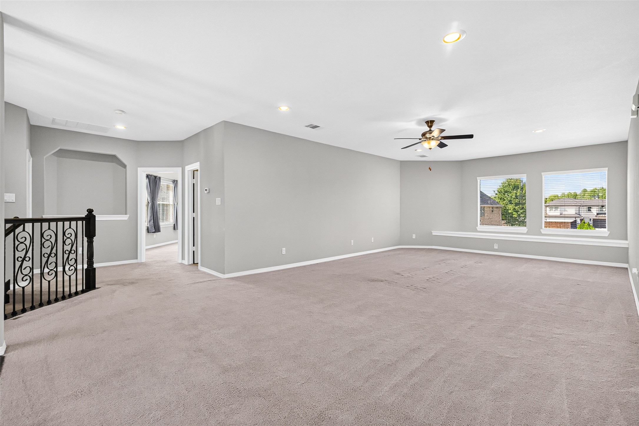 1902 Creekwood Lane, Friendswood, TX 77546