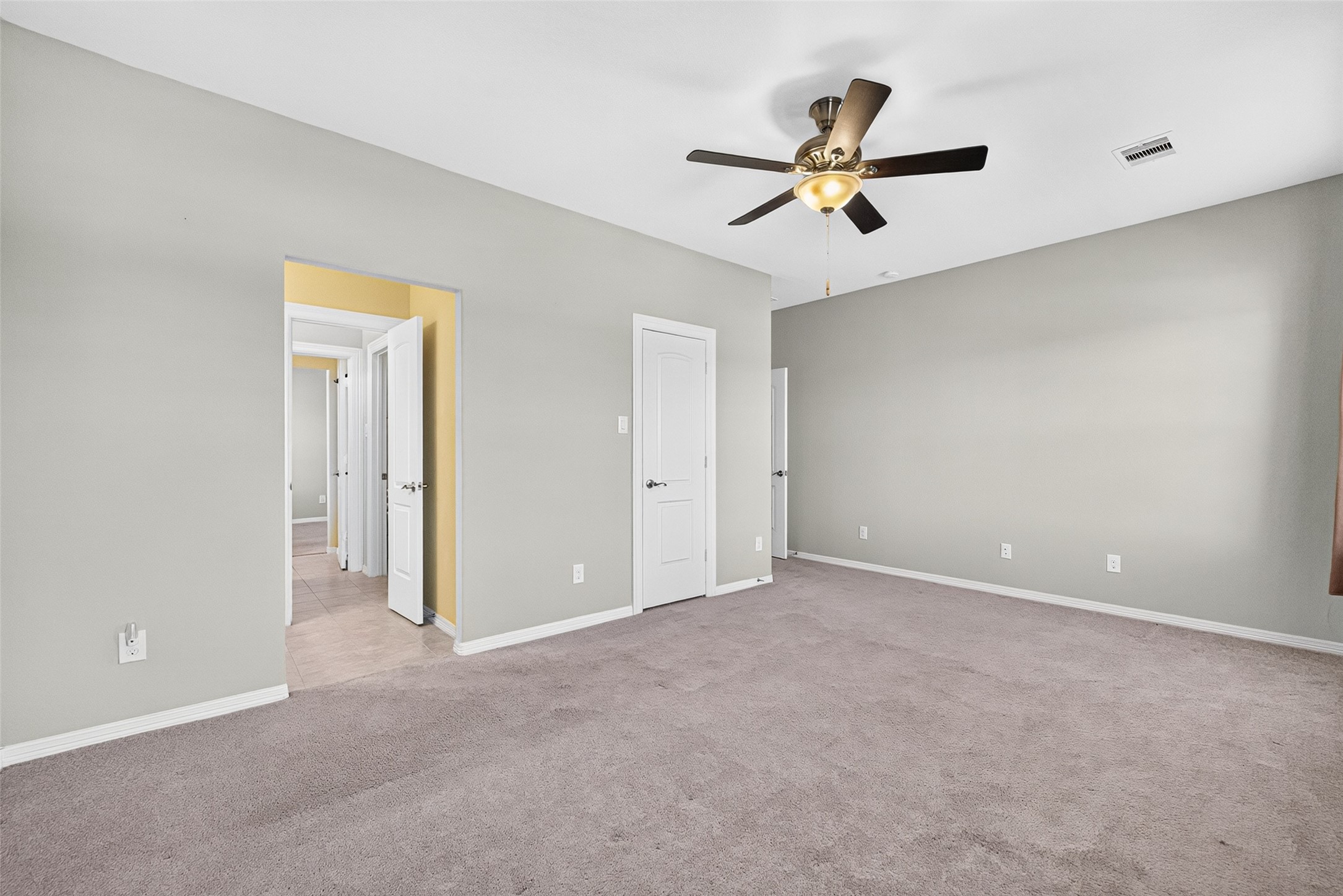 1902 Creekwood Lane, Friendswood, TX 77546