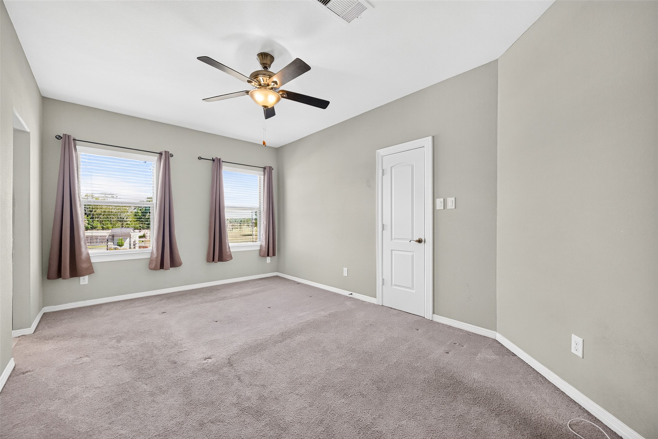 1902 Creekwood Lane, Friendswood, TX 77546