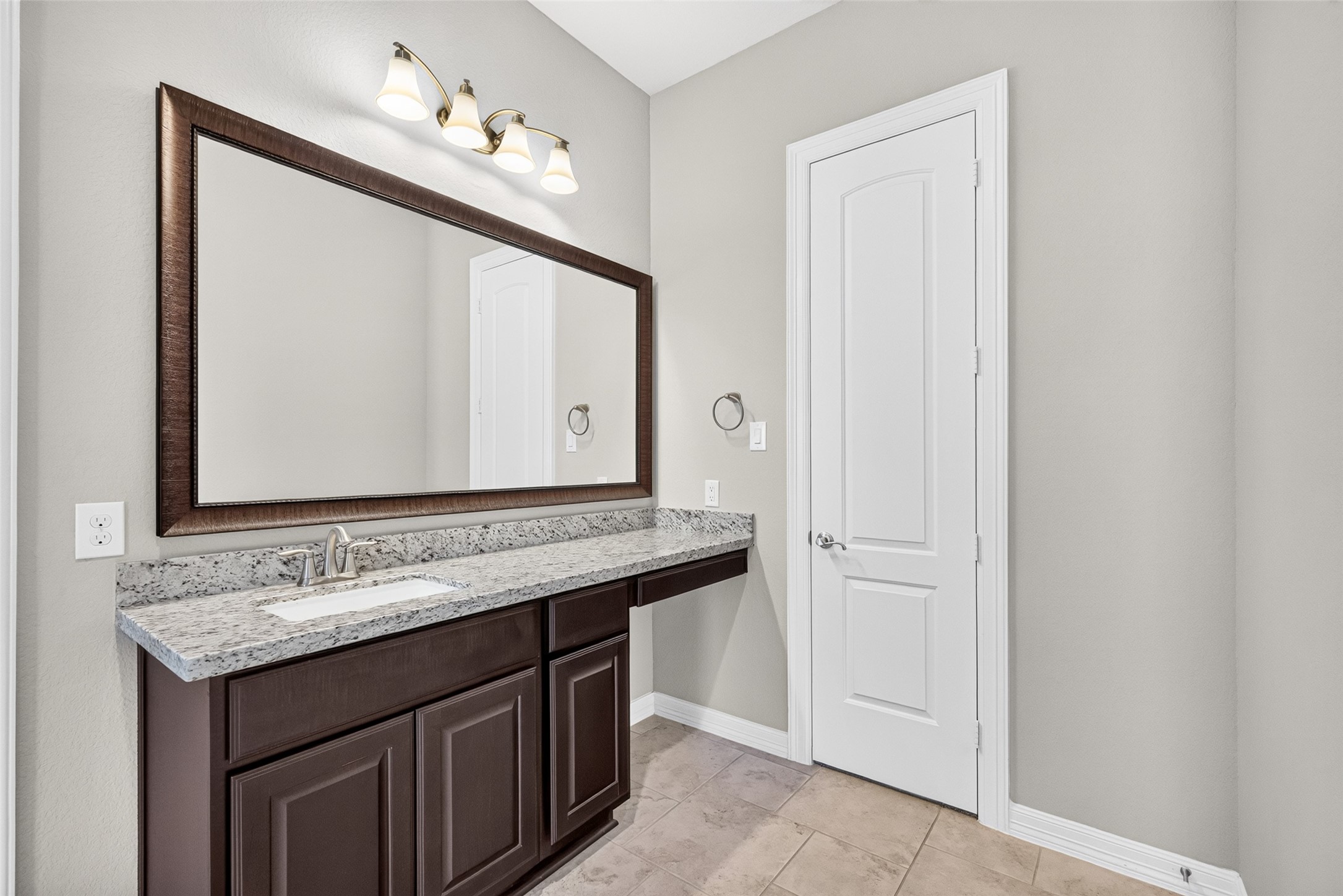 1902 Creekwood Lane, Friendswood, TX 77546