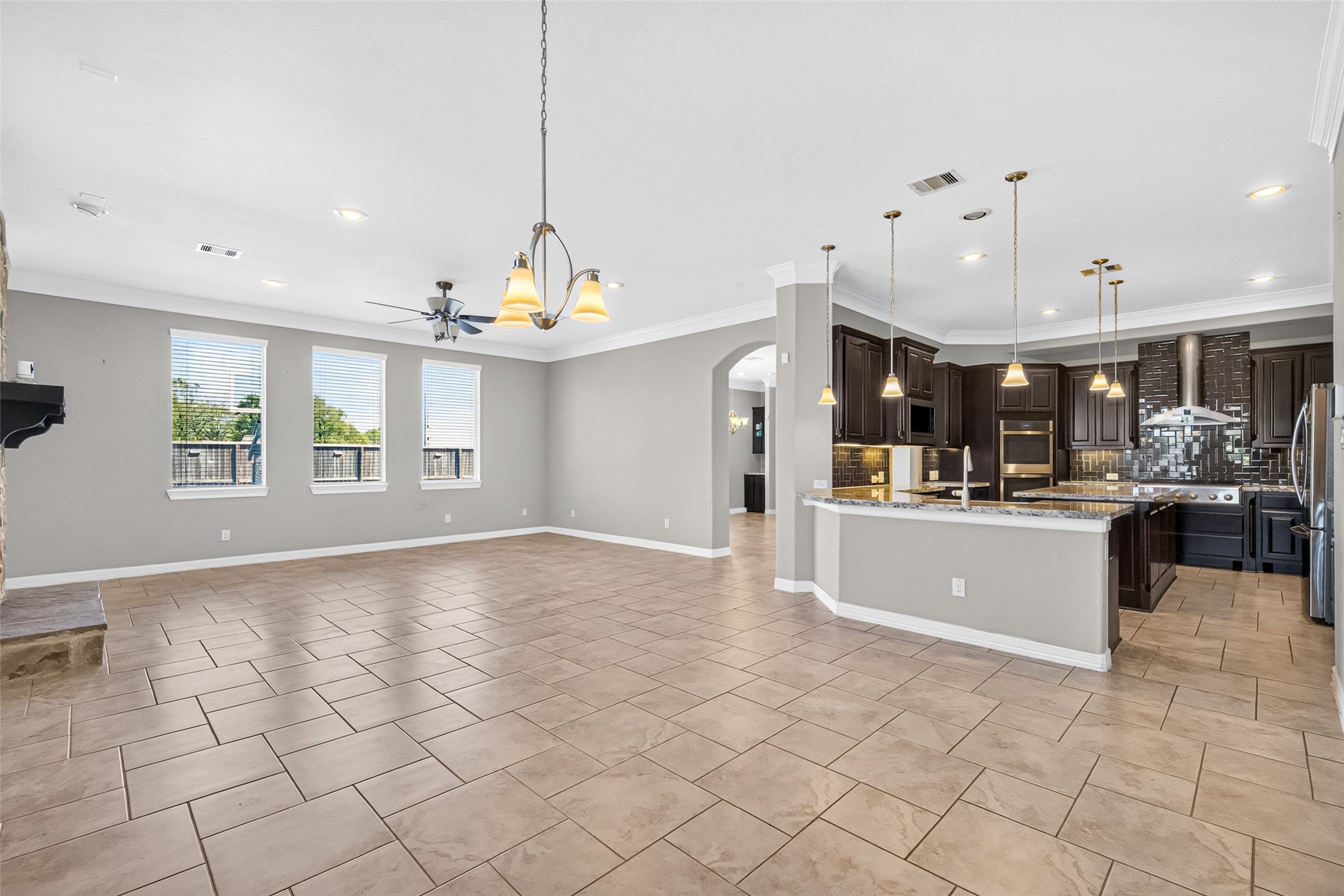 1902 Creekwood Lane, Friendswood, TX 77546