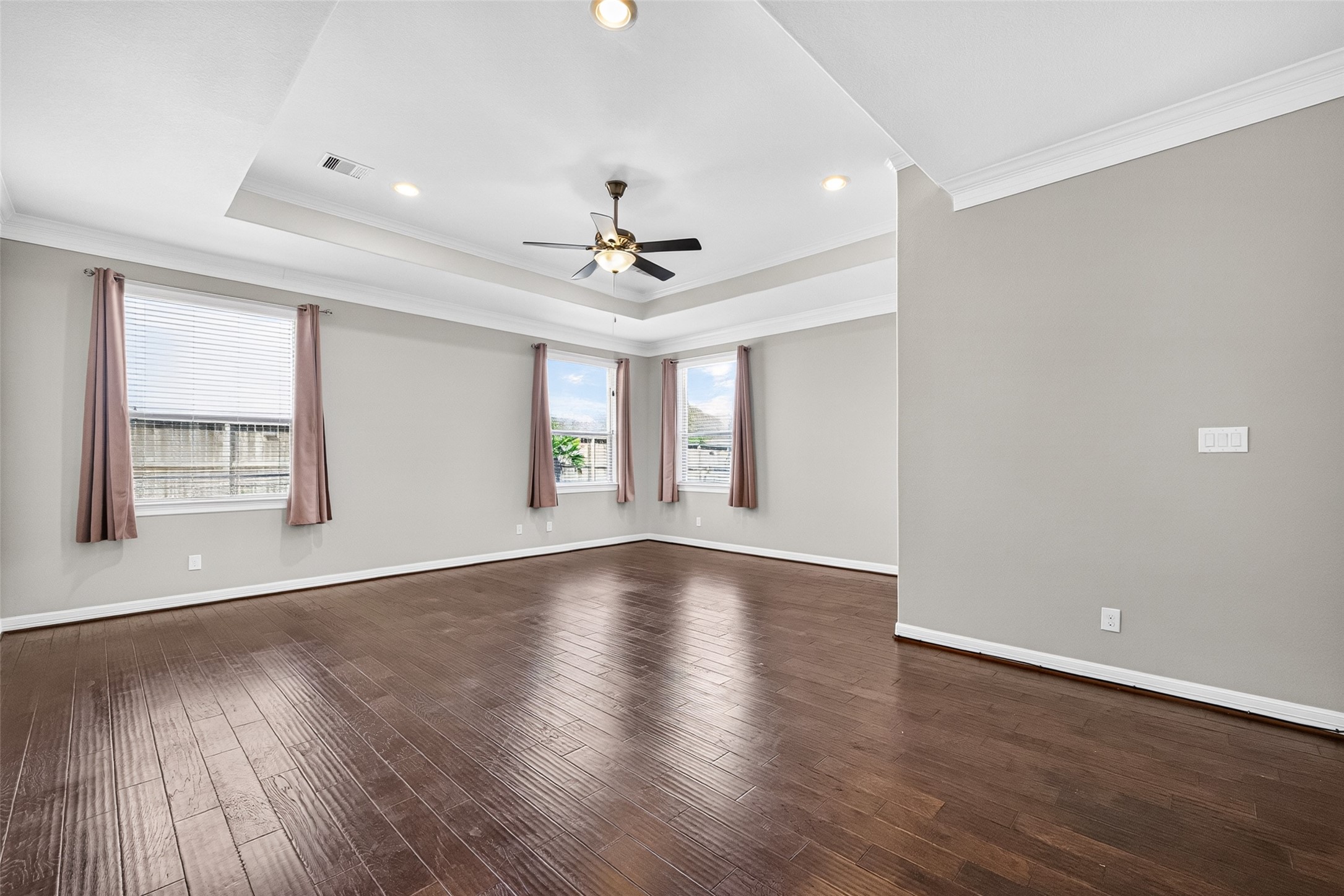 1902 Creekwood Lane, Friendswood, TX 77546