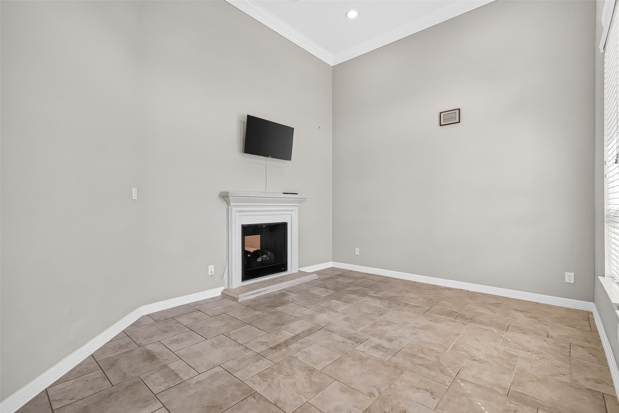 1902 Creekwood Lane, Friendswood, TX 77546