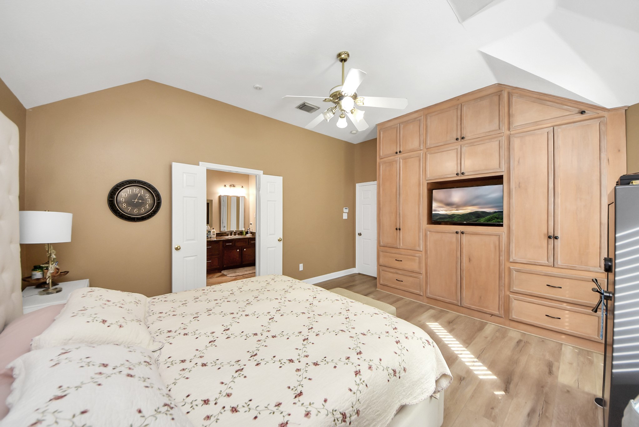 15511 Seminole Canyon Drive, Sugar Land, TX 77498