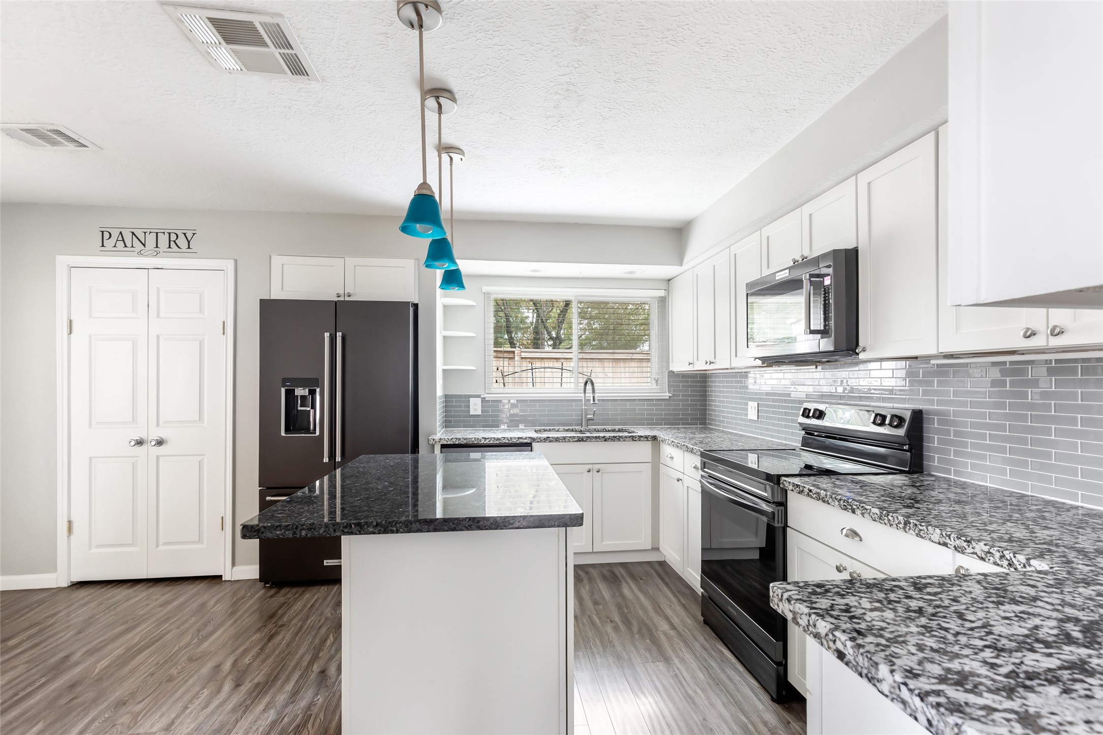 Spacious Island Kitchen