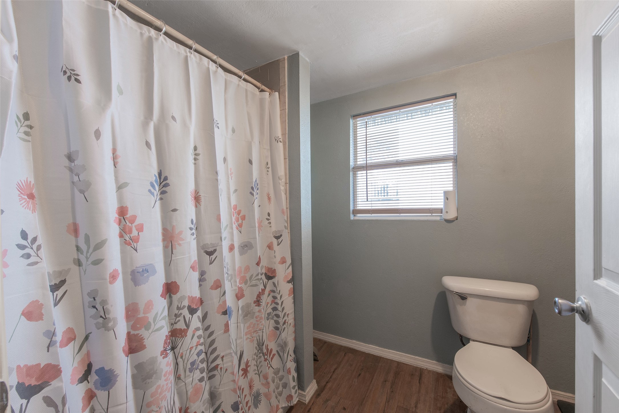 7030 Terrasso Drive, Hitchcock, TX 77563