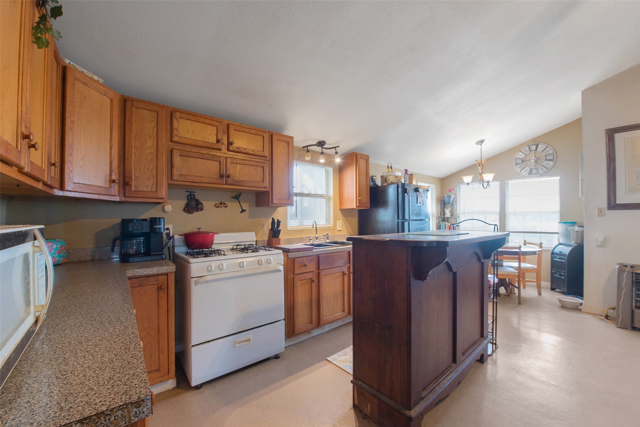 7030 Terrasso Drive, Hitchcock, TX 77563