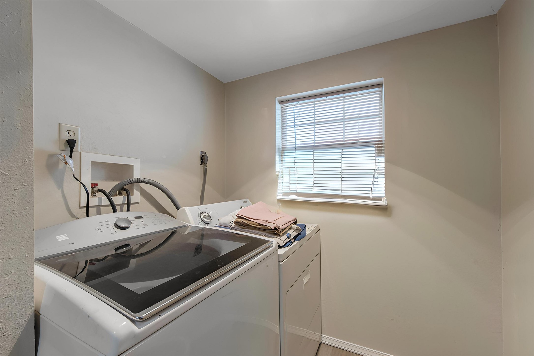 7030 Terrasso Drive, Hitchcock, TX 77563