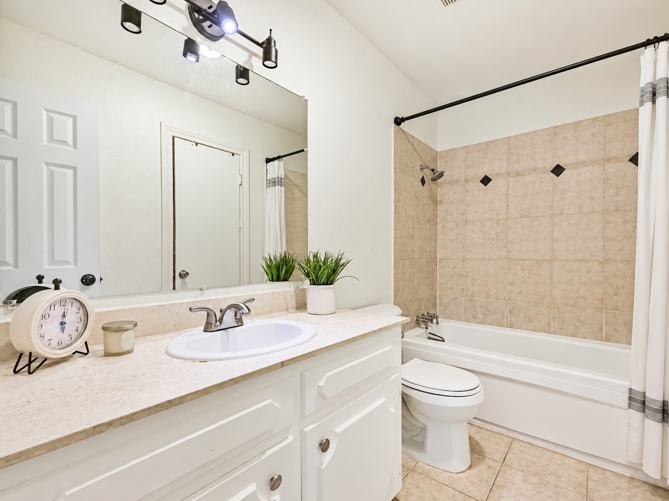 5215 Arboles Drive, #C, Houston, TX 77035